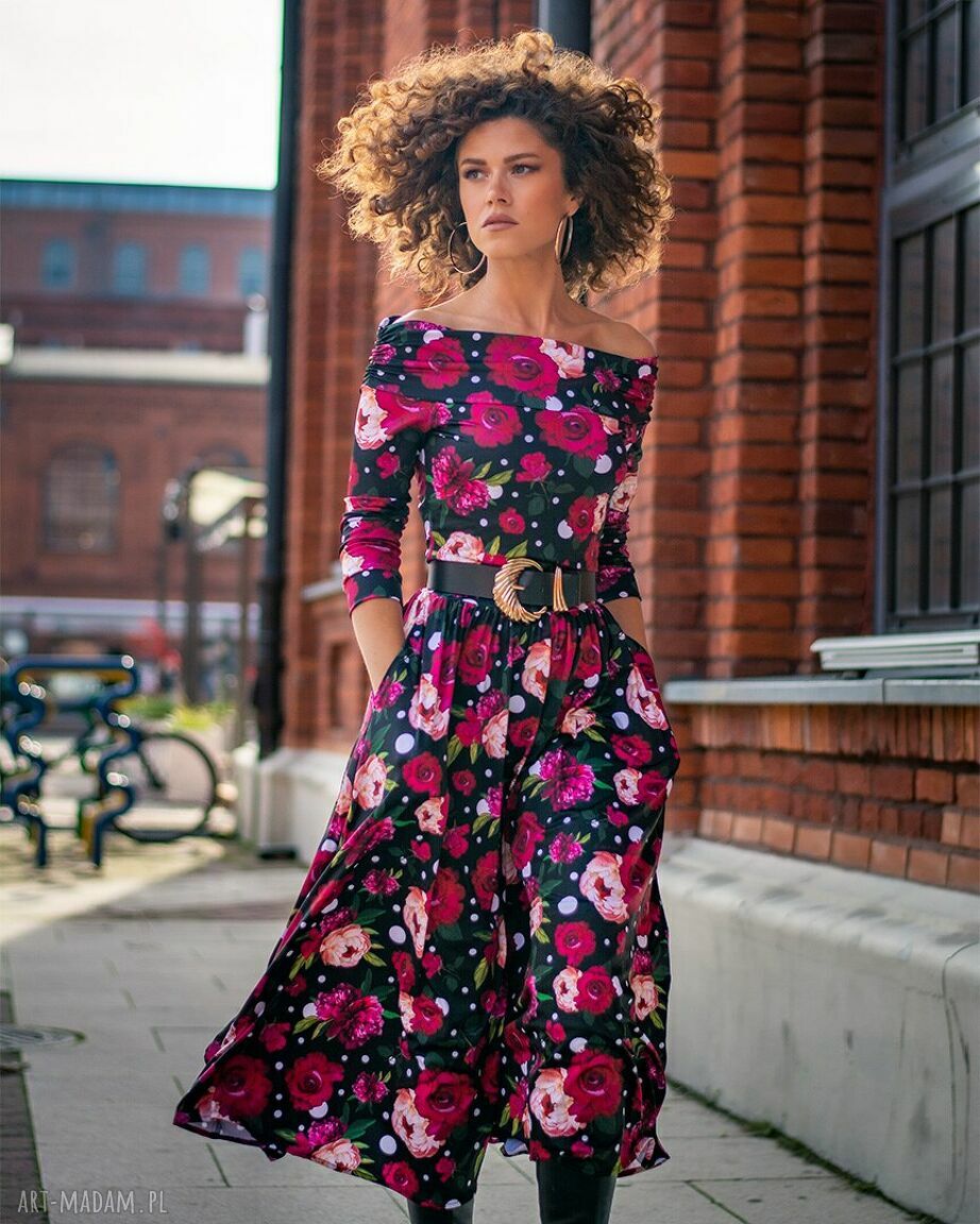 Sandy - sukienka w kwiaty i grochy, wyszczuplająca i elegancka