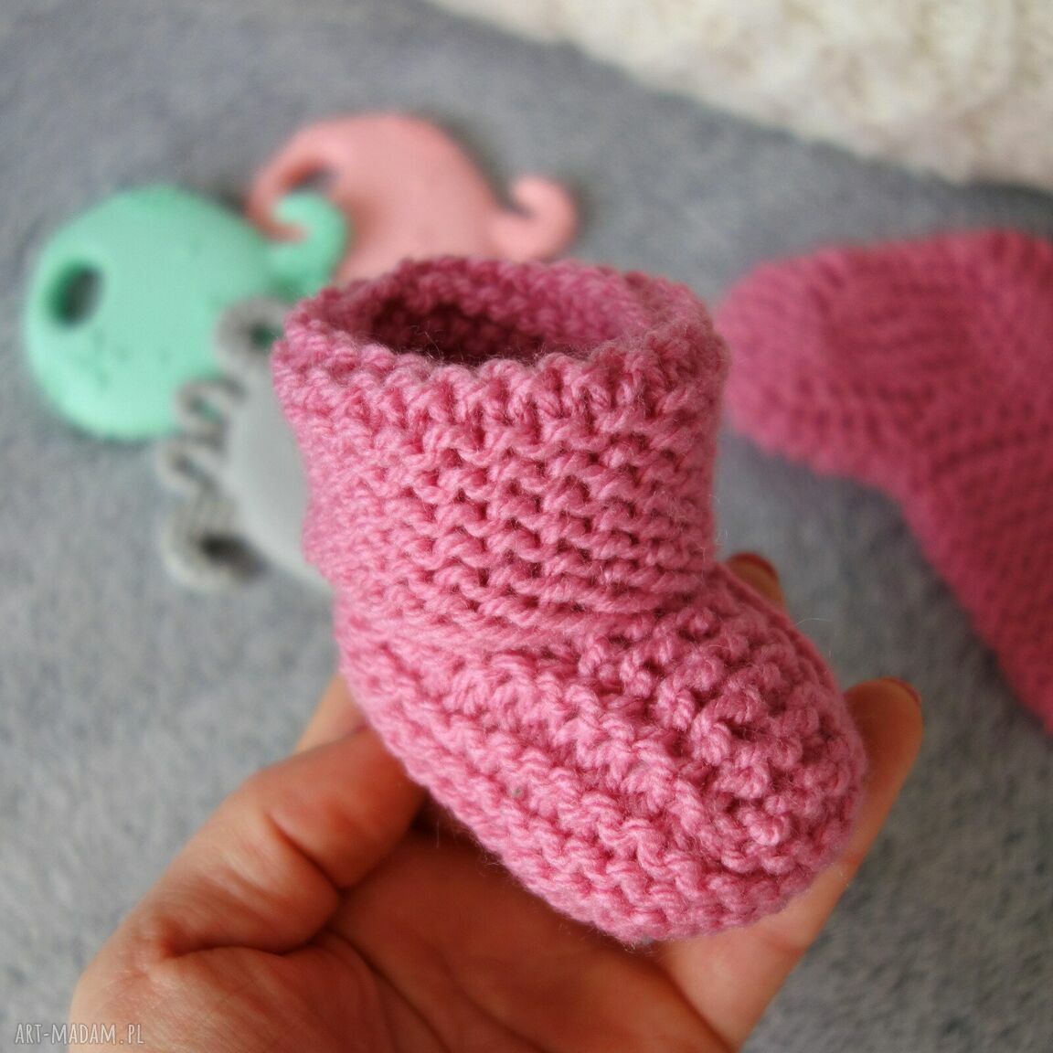 Sarpetki Newborn - różowe dziane buciki i skarpetki na drutach dla niemowlaka