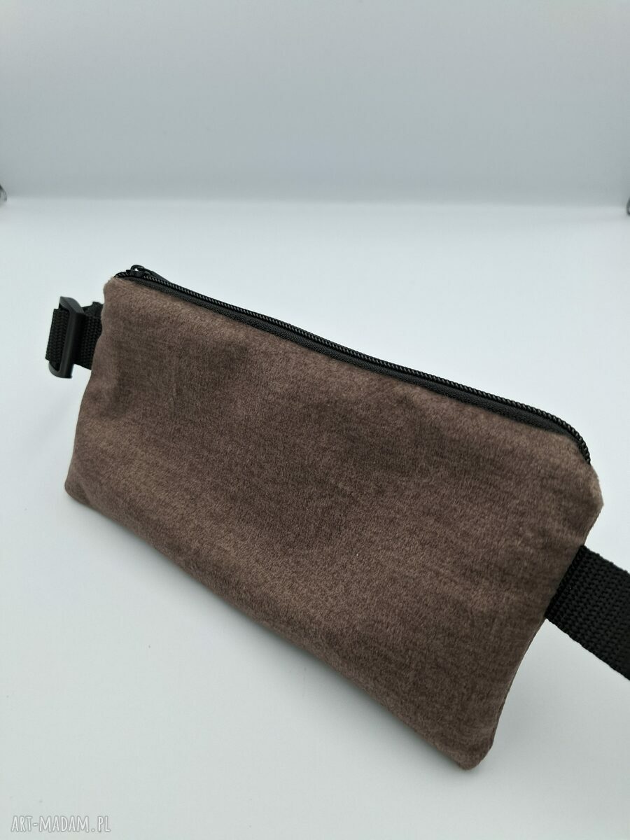 Brązowa saszetka nerka handmade z regulowanym paskiem