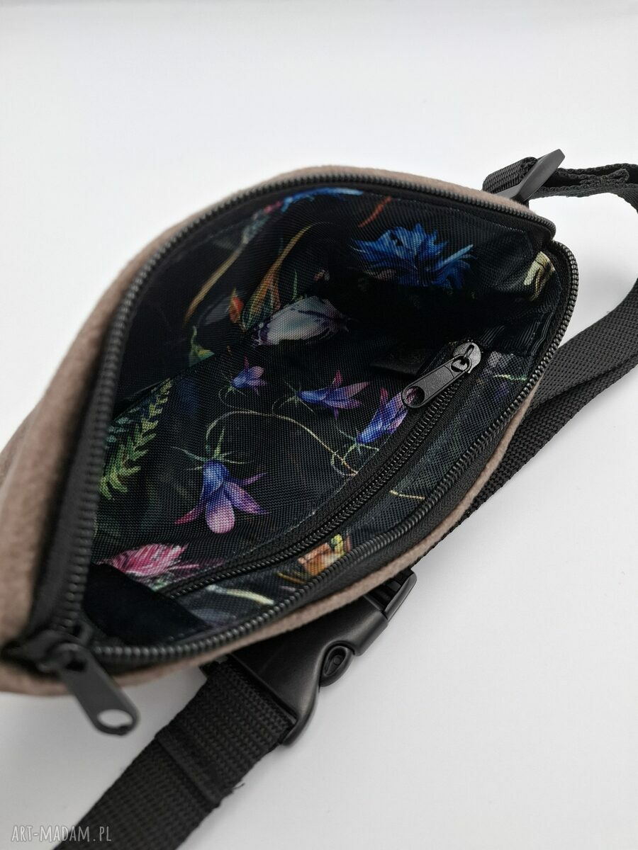 Brązowa saszetka nerka handmade z regulowanym paskiem