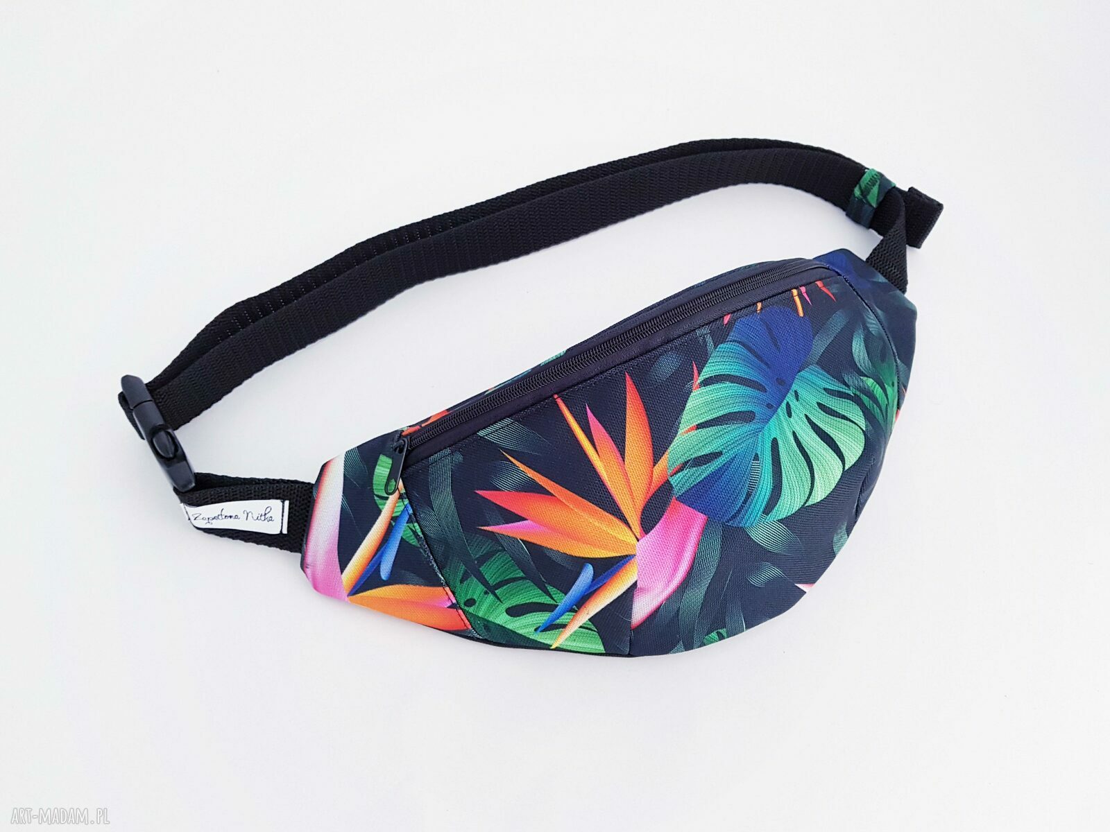 Czarna nerka z monstera handmade, wygodna na co dzień