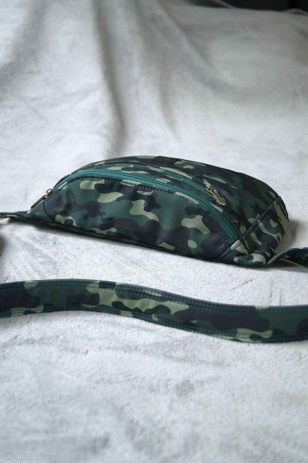 Saszetka nerka midi w moro - 3 kieszenie i wodoodporny softshell