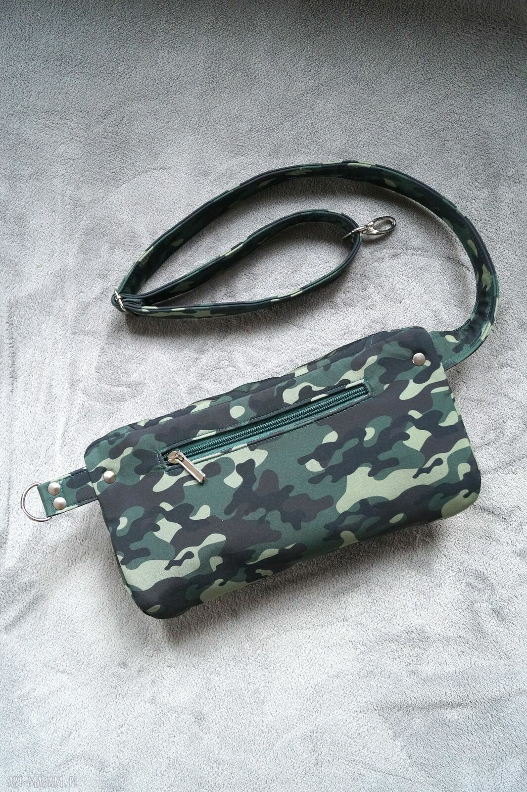 Saszetka nerka midi w moro - 3 kieszenie i wodoodporny softshell