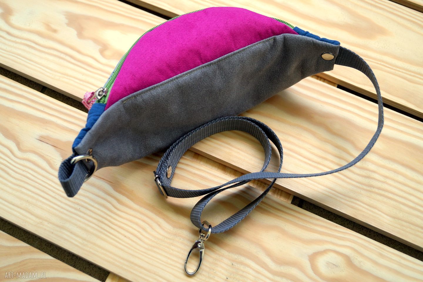 Modna saszetka-nerka handmade - ekoskóra, ekozamsz i zielony zamek