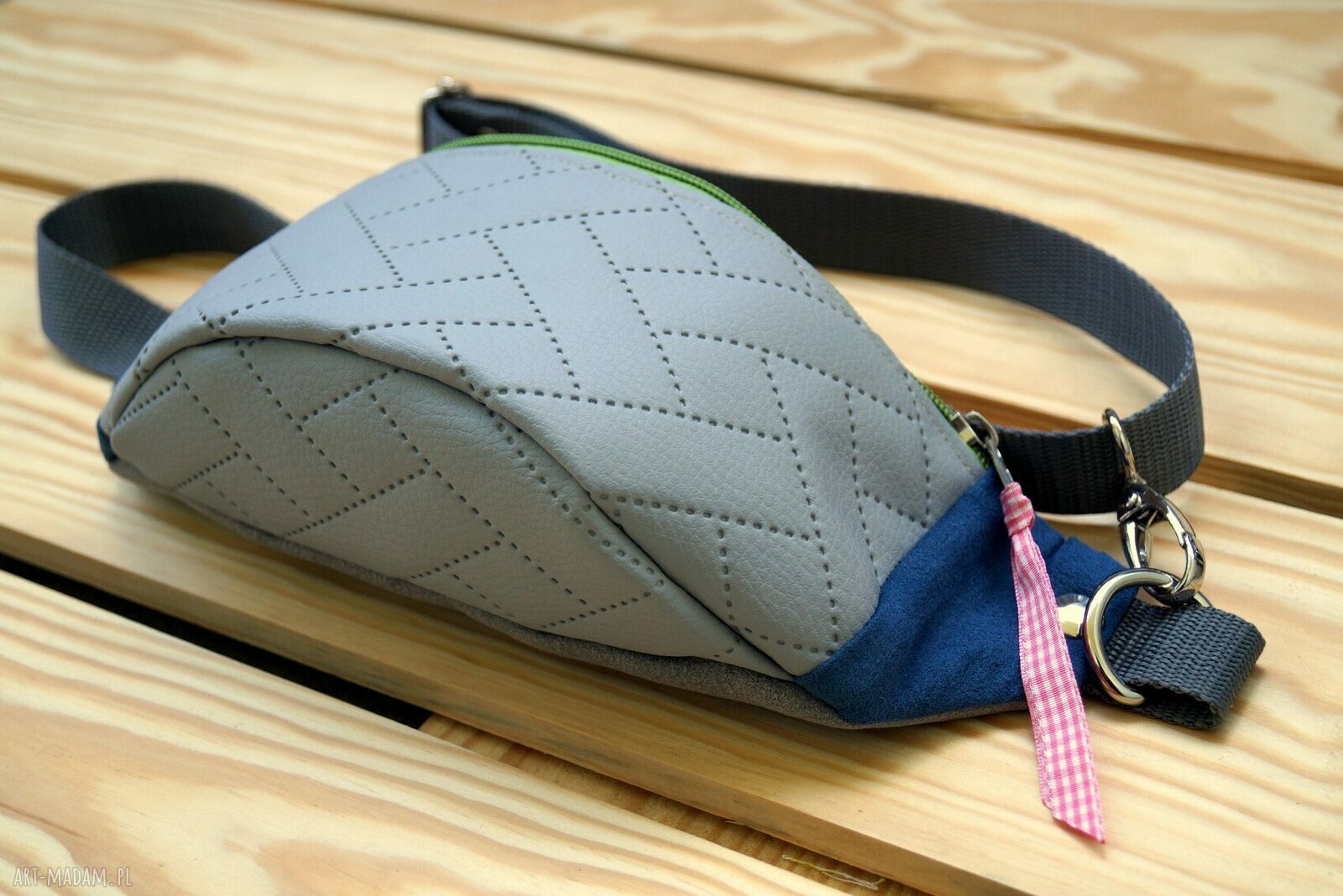Modna saszetka-nerka handmade - ekoskóra, ekozamsz i zielony zamek