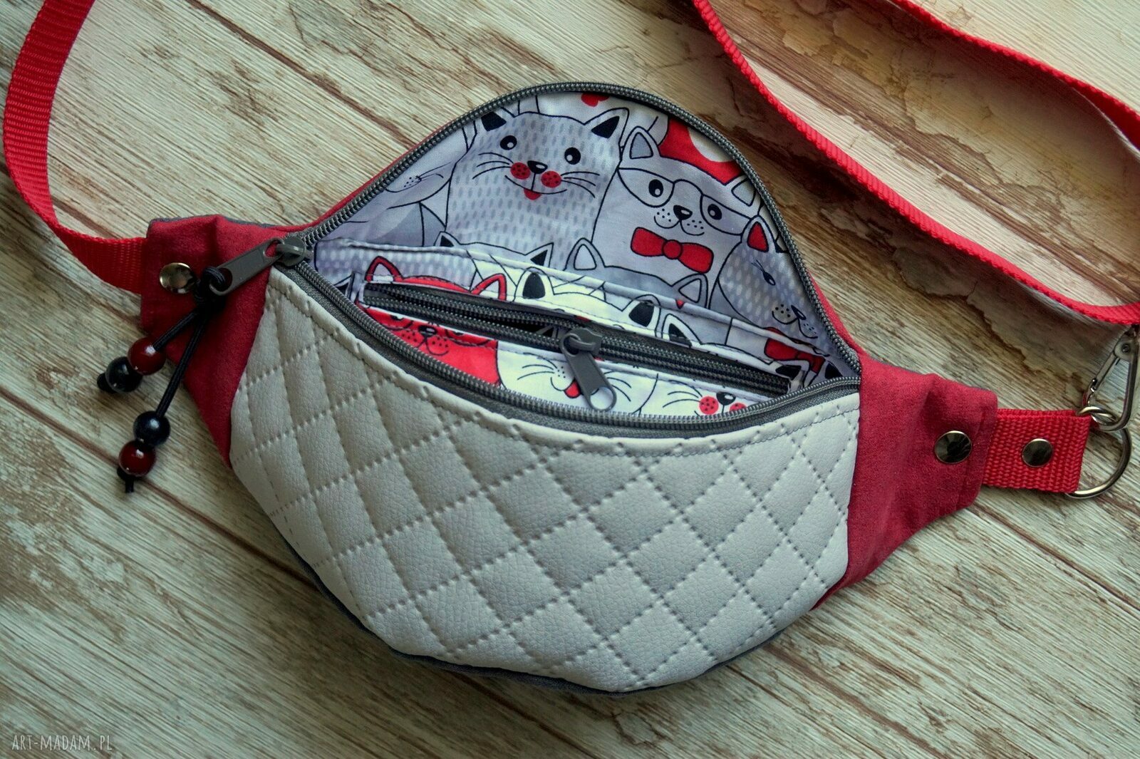 Szaro-czerwona nerka-saszetka handmade z podszewką w kotki