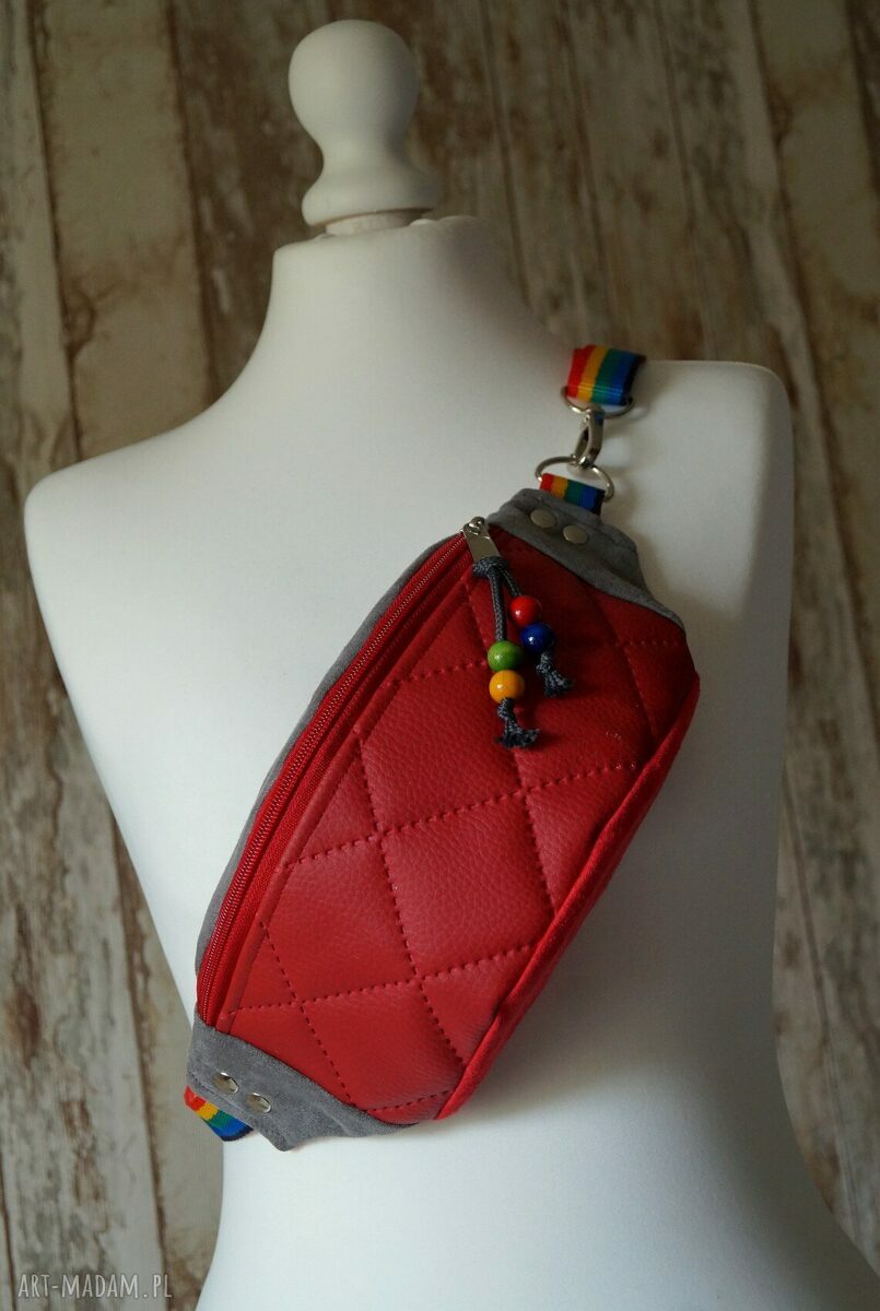 Pikowana saszetka na biodro szaro-czerwona - nerka handmade