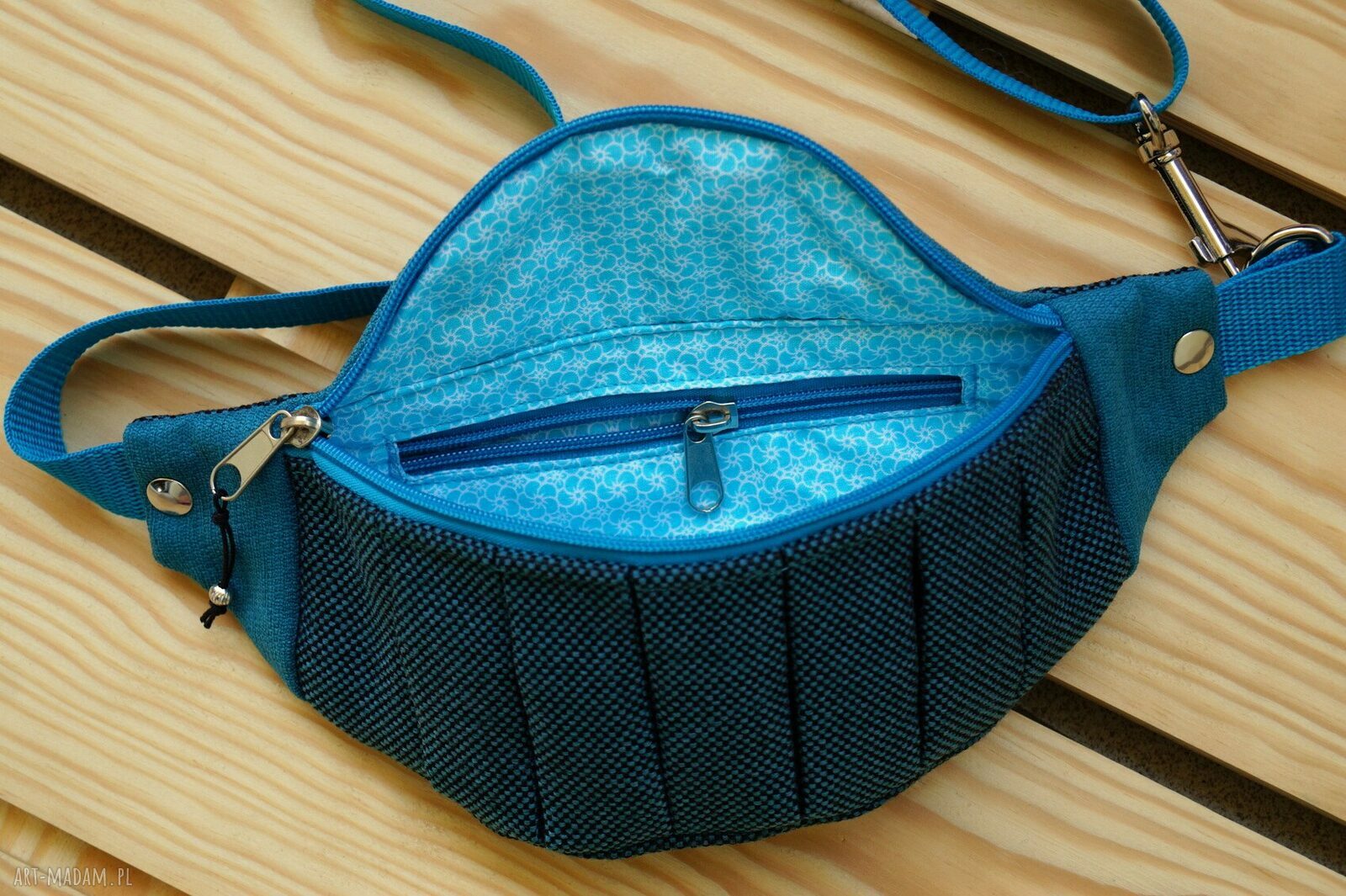 Turkusowa nerka - saszetka biodrówka handmade z ozdobnymi zakładkami