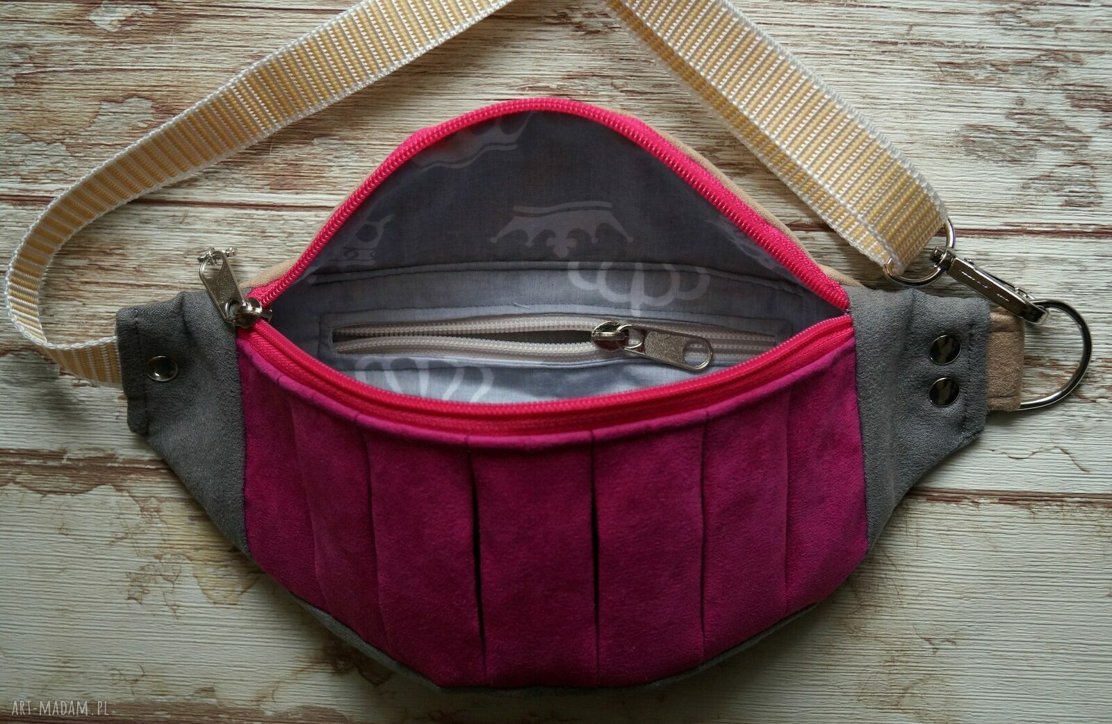Nerka na biodro z ekozamszu handmade - róż szaro beż