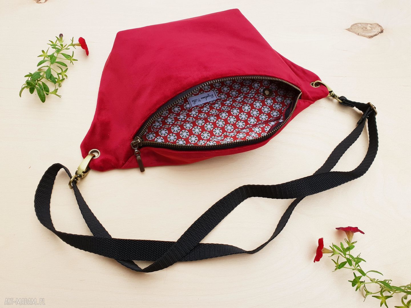 Nerka XXL handmade z aksamitu krwista czerwień, zamek antyczne złoto