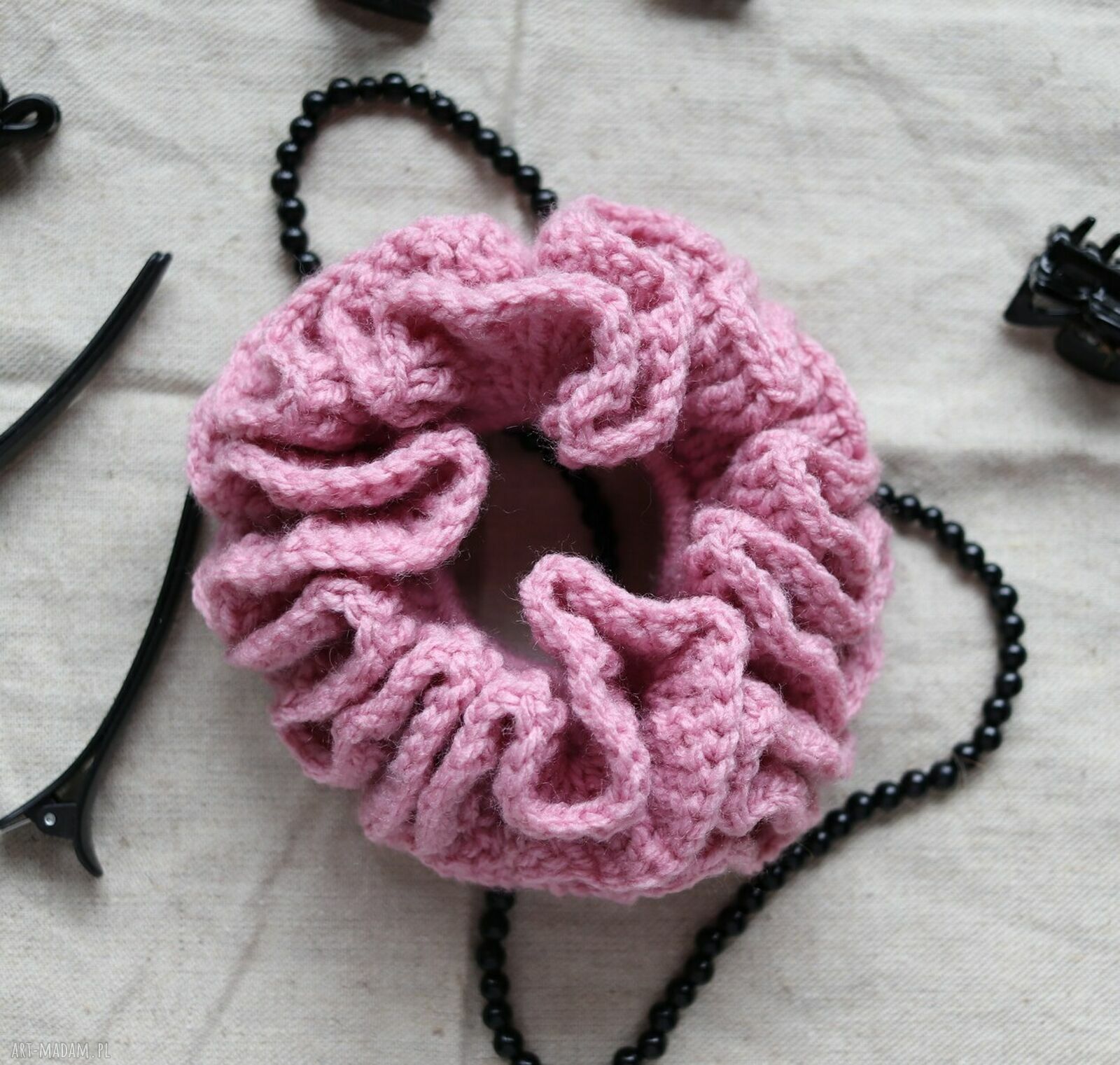 Scrunchie frotka szydełkowa brudny róż - ręcznie robiona gumka do włosów