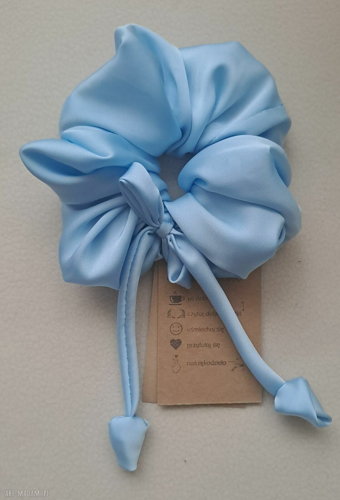 Satynowe scrunchie handmade - wyraziste gumki do włosów