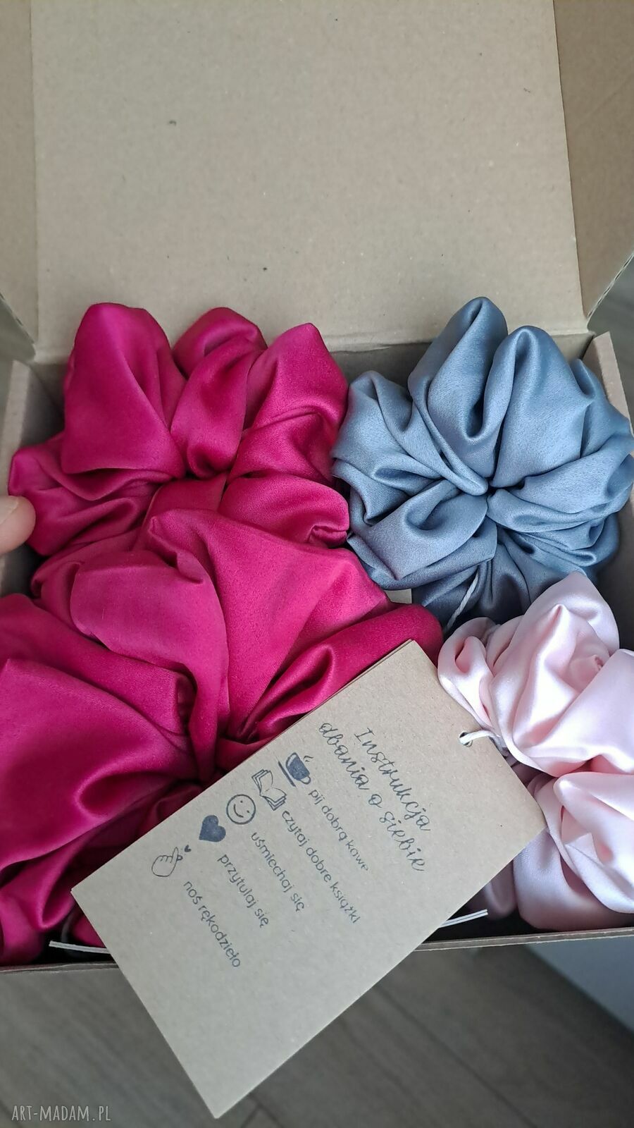 Satynowe scrunchie handmade - zestaw 3 kolorowych gumek do włosów