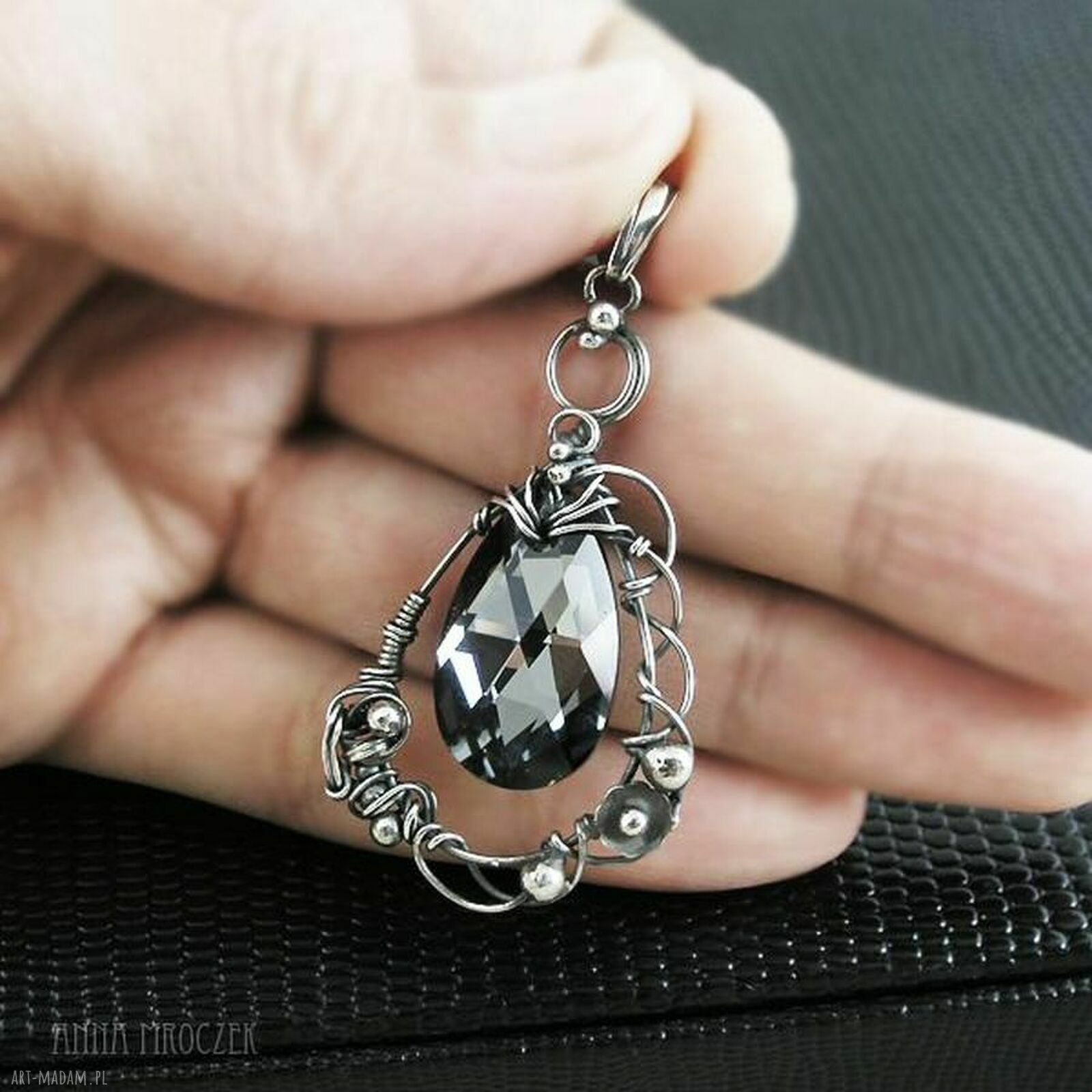 Secret admirer - czarny lustrzany kryształ Swarovski w srebrze (wire wrapping)