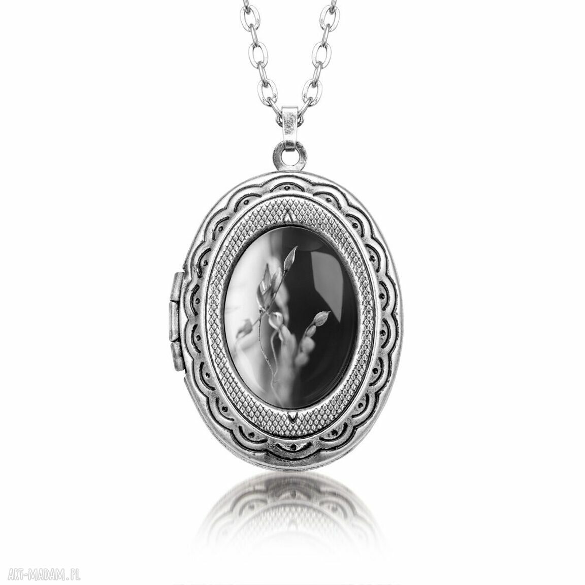 Sekretnik owalny BLACK AND WHITE - wisiorek handmade z grafiką pod szkiełkiem