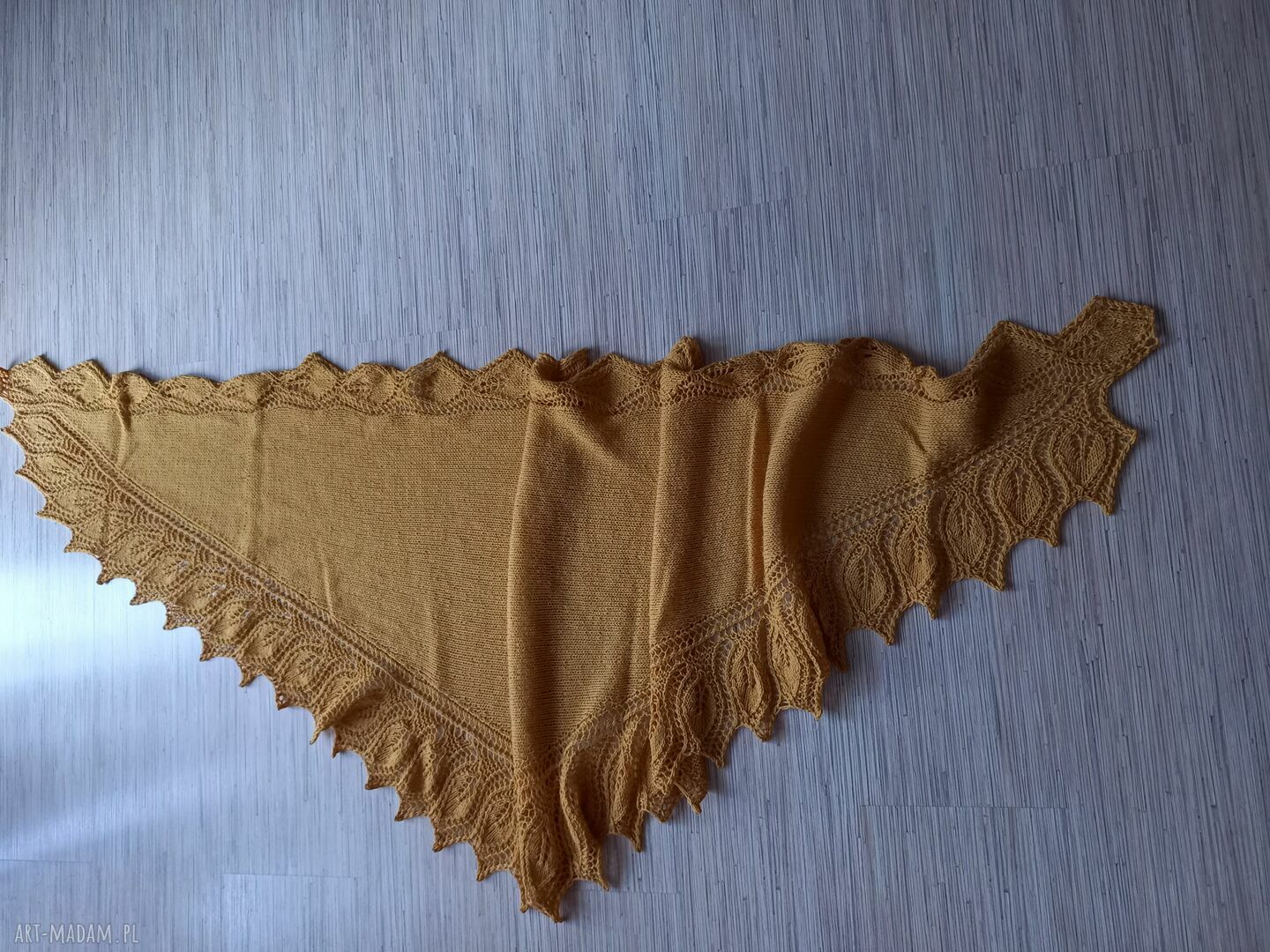 Chusta Semele - ręcznie robiona na drutach z alpaki i wełny (kolor curry)
