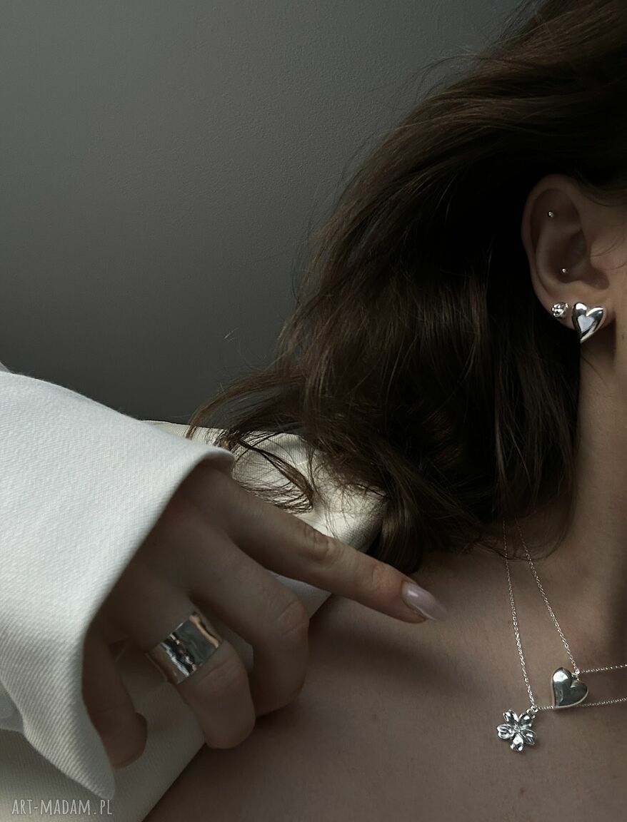 kolczyki: Srebrne kolczyki serca ręcznie wykonane