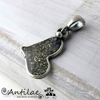 Cori srebro żywica wisiorek serce niewielki delikatny unikatowy