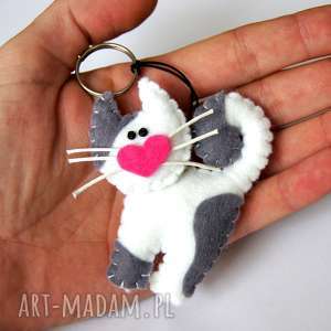 tiny art kot kotek - brelok z filcu - białe breloki