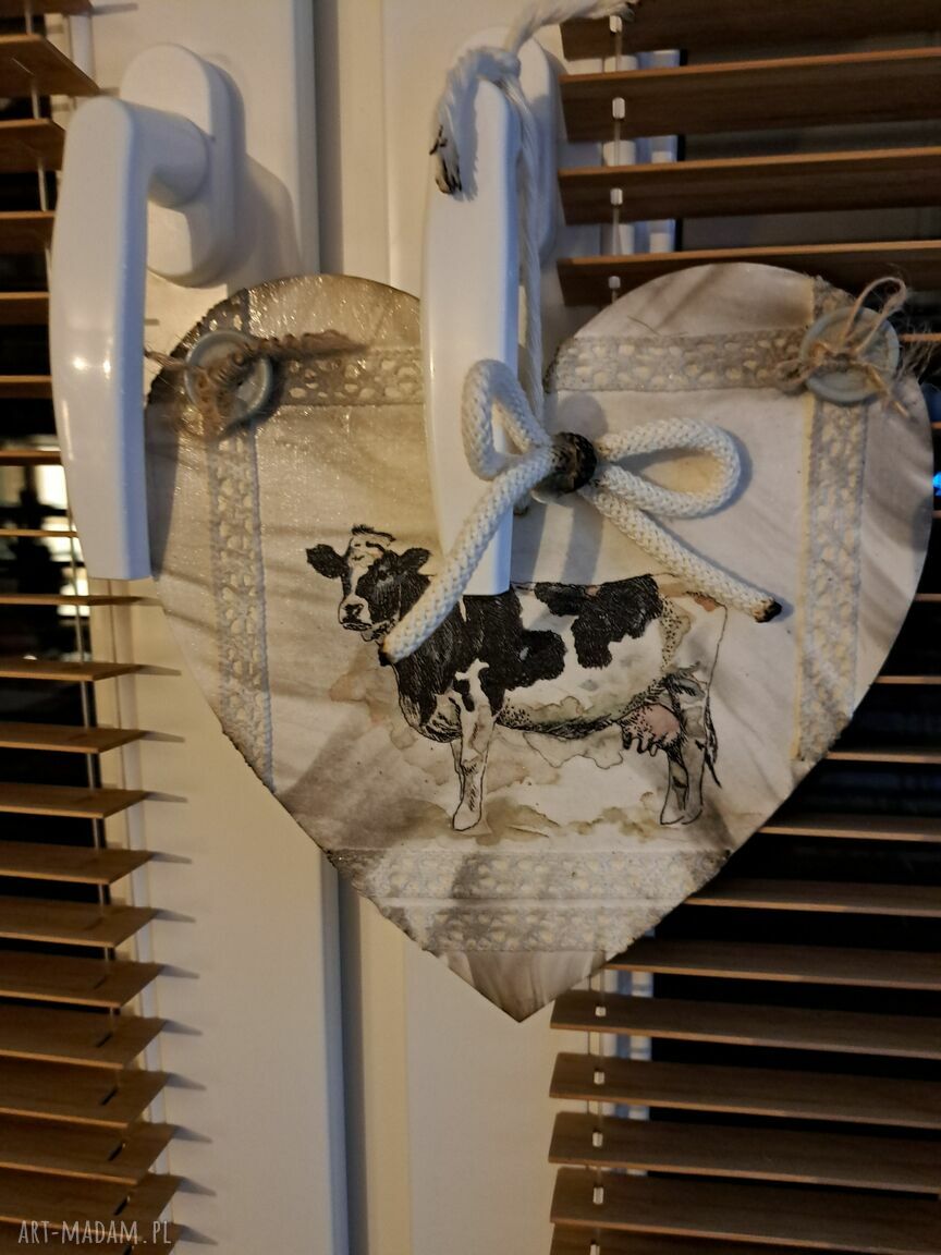 Rustykalne serce z krowką - dekoracja do kuchni w stylu decoupage