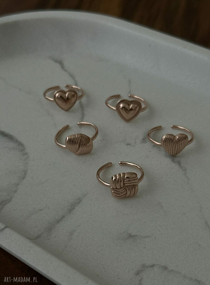 pierścionki: Pierścionek z sercem z różowego złota Handmade