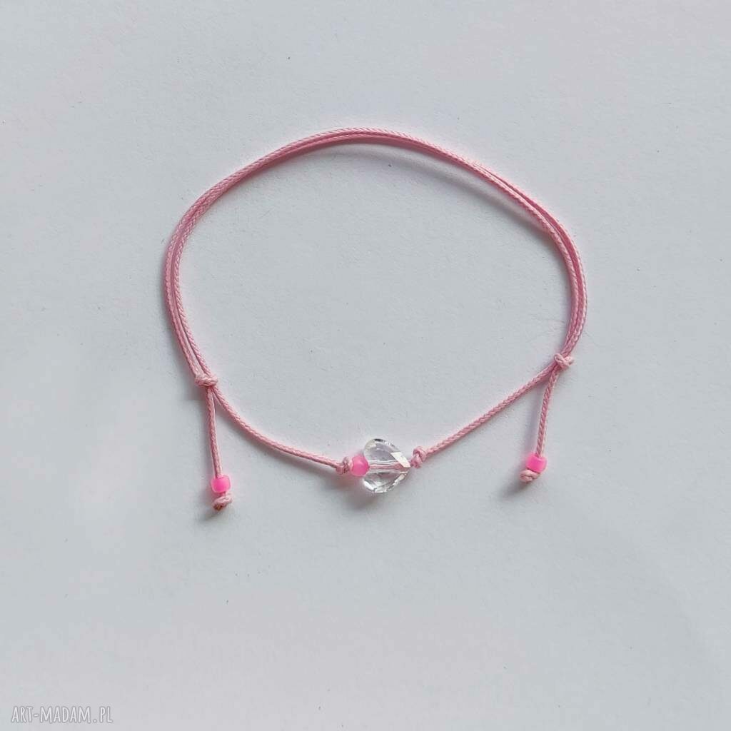 Urocza bransoletka serduszko z Swarovski Elements na ozdobnym sznurku