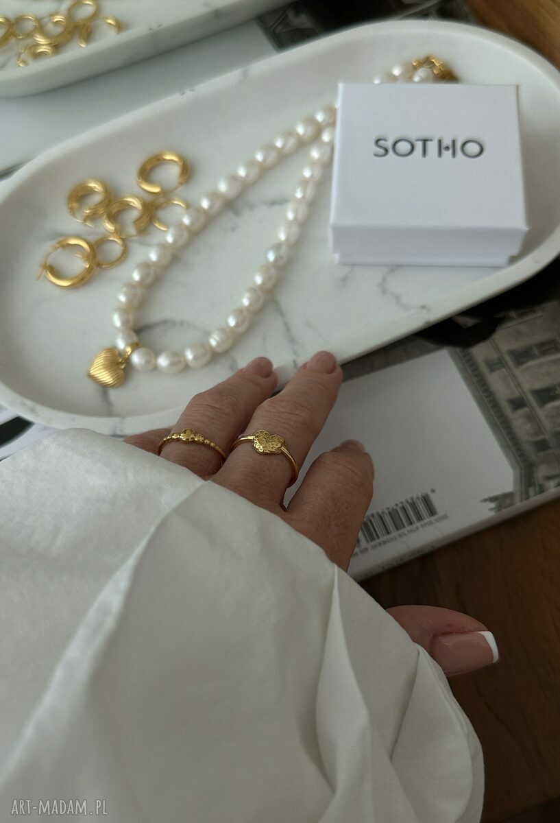 pierścionki: Pierścionek z gniecionym sercem z różowego złota handmade