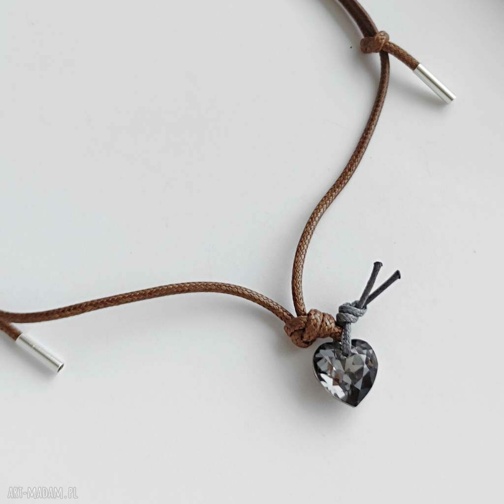 Ręcznie robiony wisiorek Swarovski - serduszko ze zmatowionego srebra 0,925 i sznurka