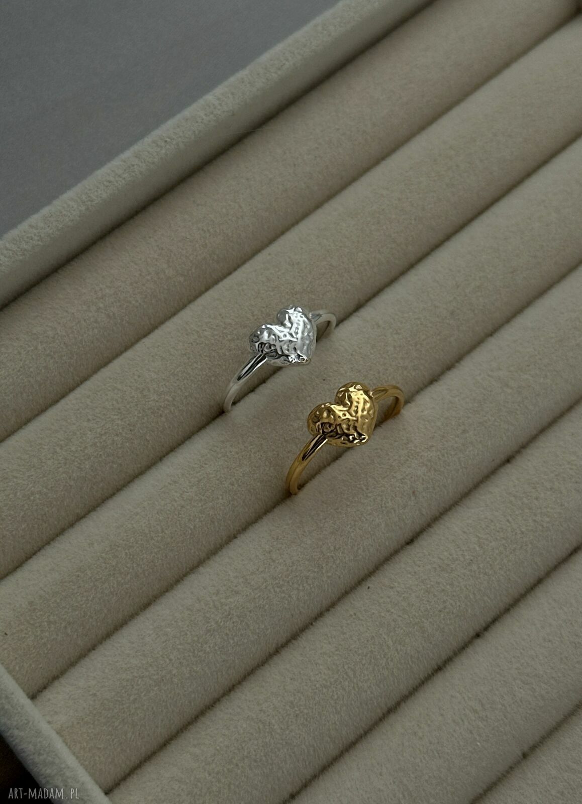 pierścionki: Złoty pierścionek z gniecionym sercem handmade