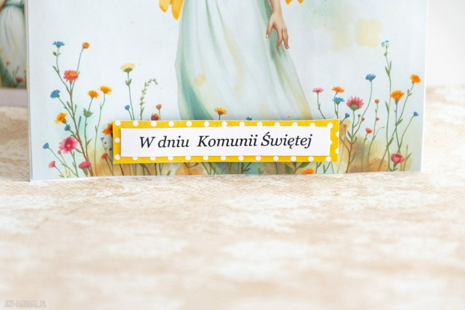 Kartka komunijna dla dziewczynki z kopertą - anioł wśród kwiatów (nr 2)
