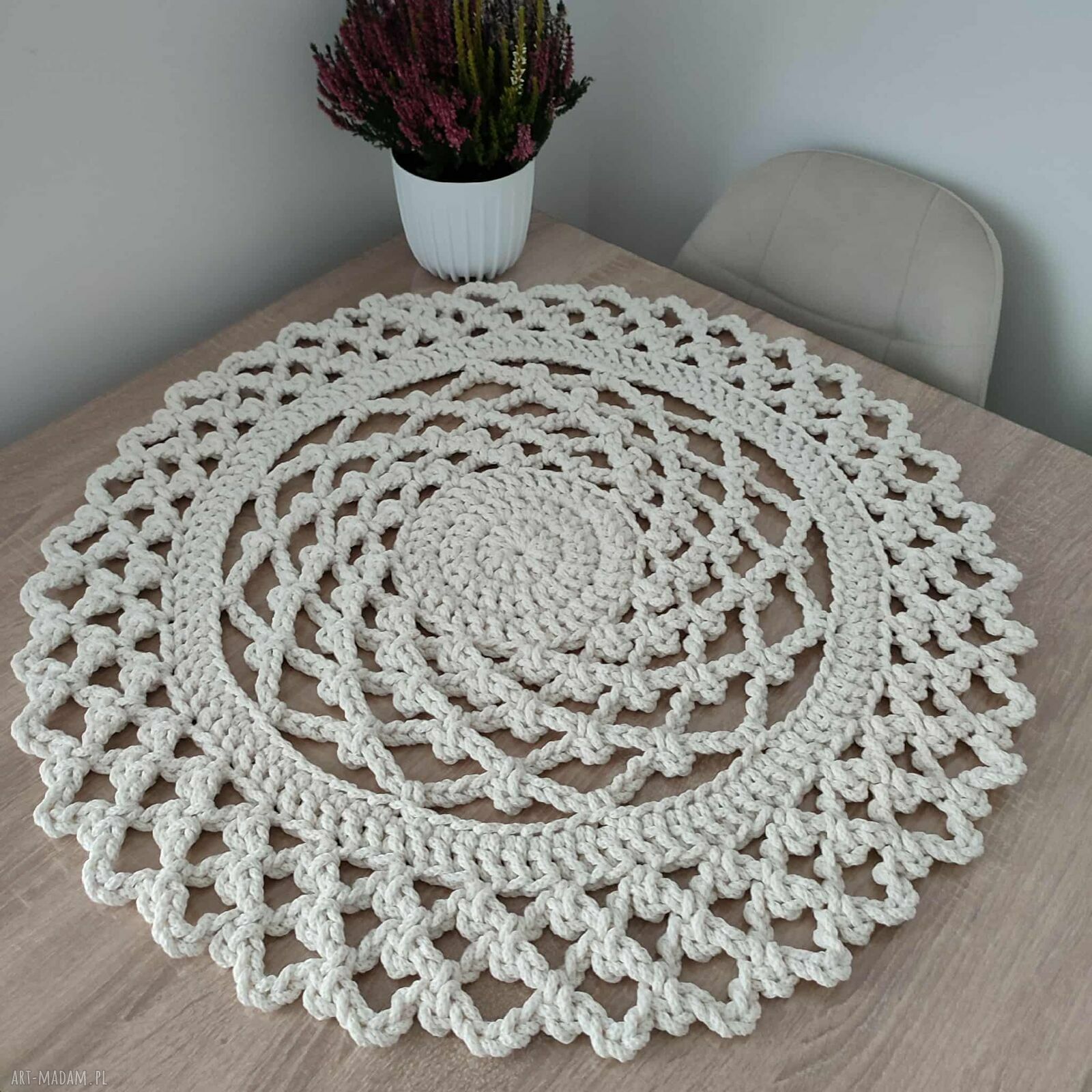 Serweta szydełkowa na stół 65 cm - rękodzieło ze sznurka bawełnianego