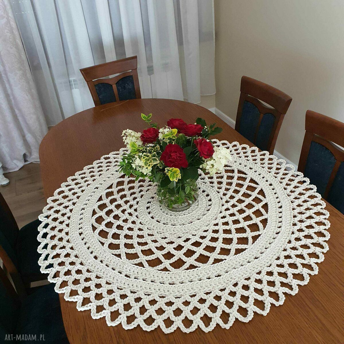 Ażurowa serweta szydełkowa ze sznurka 110 cm do Twojego stołu