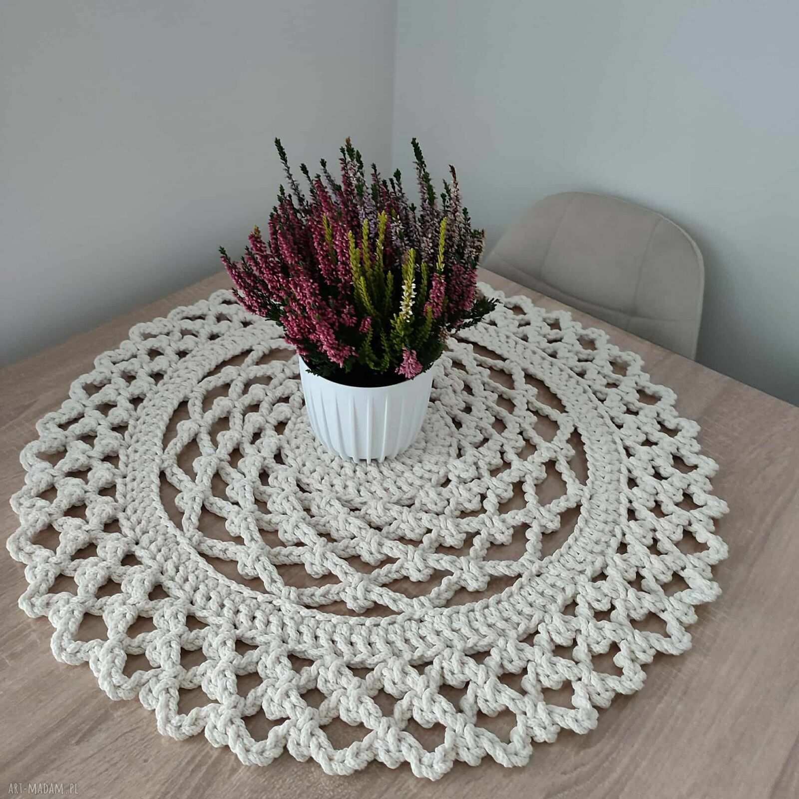 Serweta szydełkowa na stół 65 cm - rękodzieło ze sznurka bawełnianego