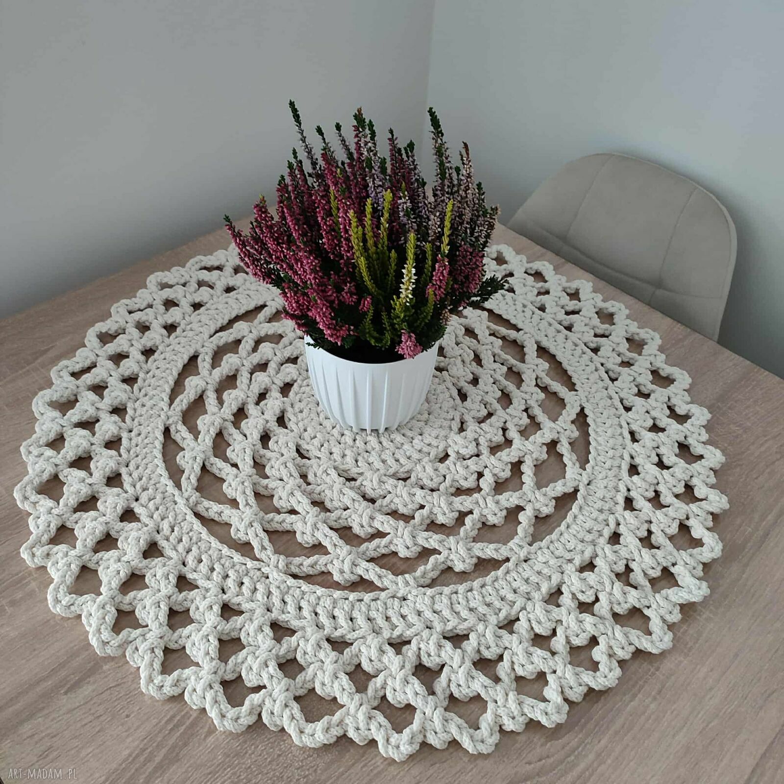 Serweta szydełkowa na stół 65 cm - rękodzieło ze sznurka bawełnianego
