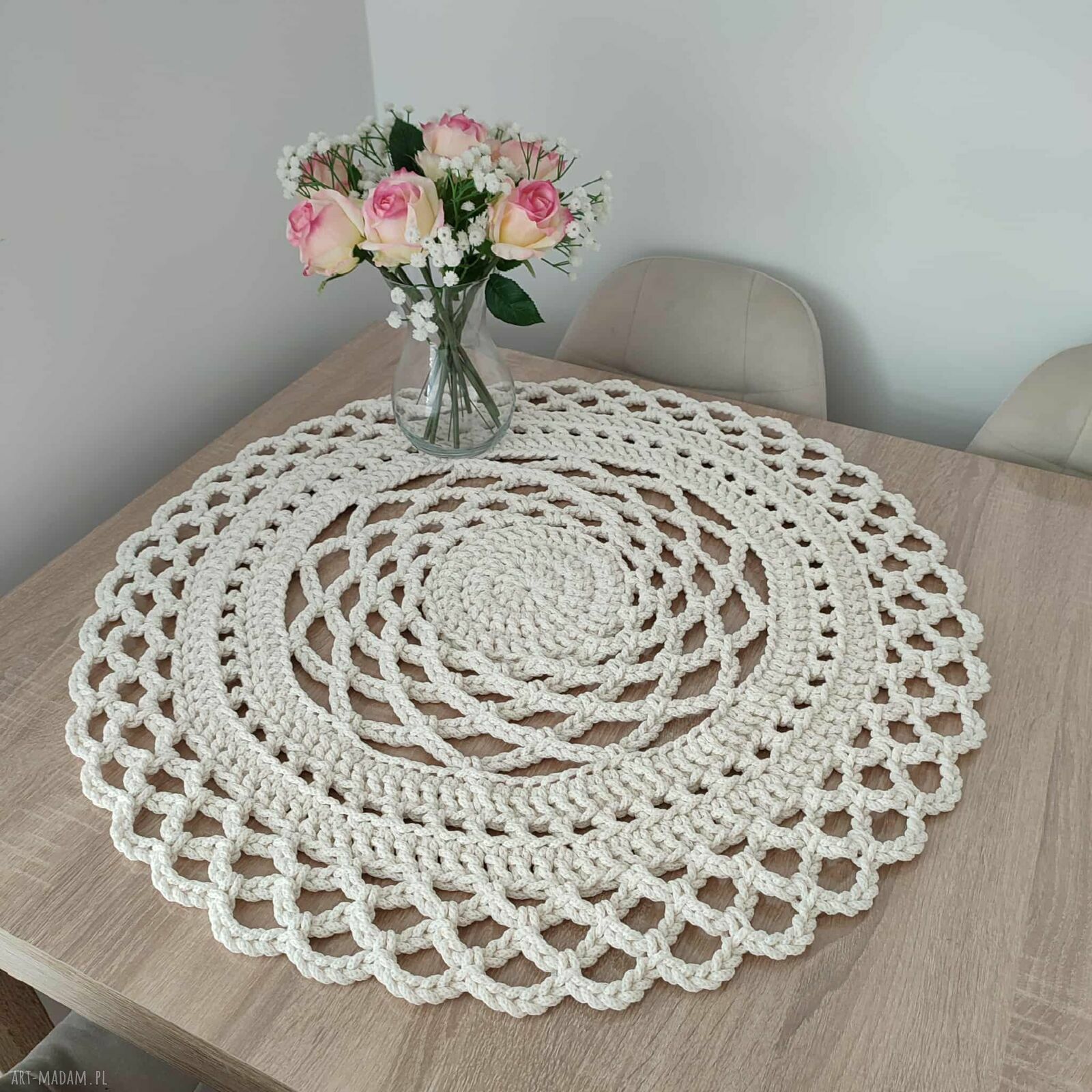Ręcznie robiona serweta szydełkowa ze sznurka 70 cm (okrągła) w kolorze ecru