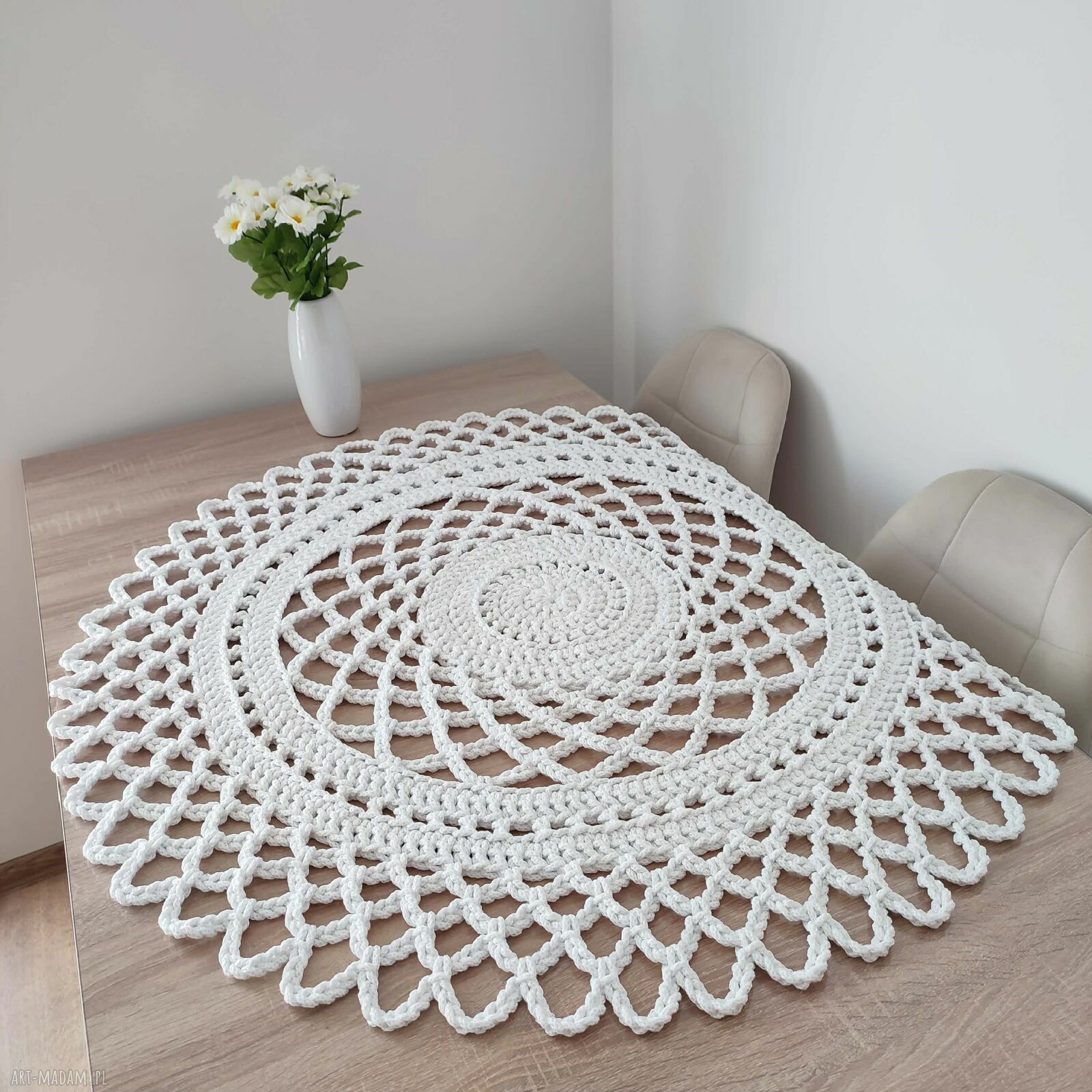 Serweta szydełkowa ze sznurka bawełnianego 100 cm