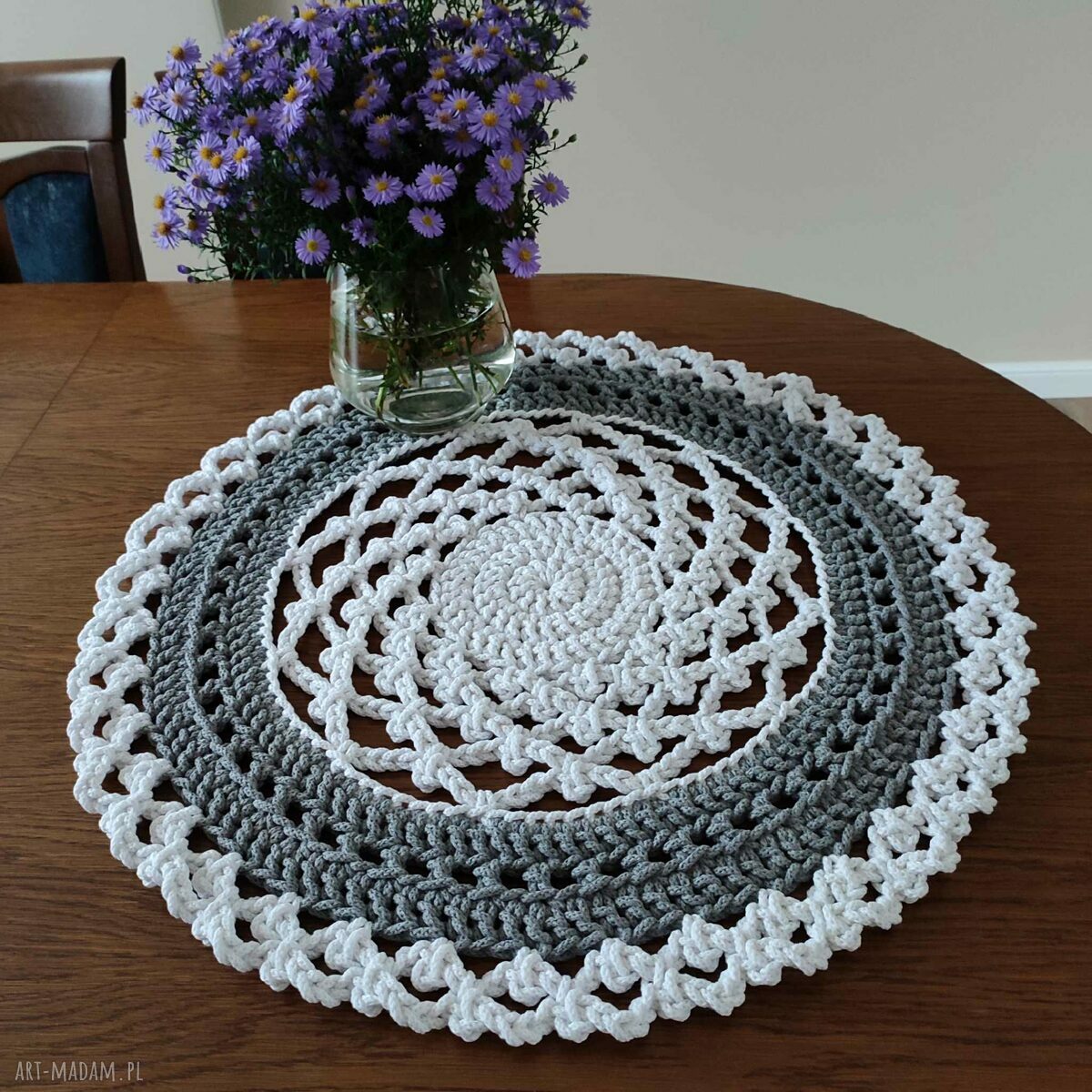 Ażurowa serweta szydełkowa ze sznurka 70 cm
