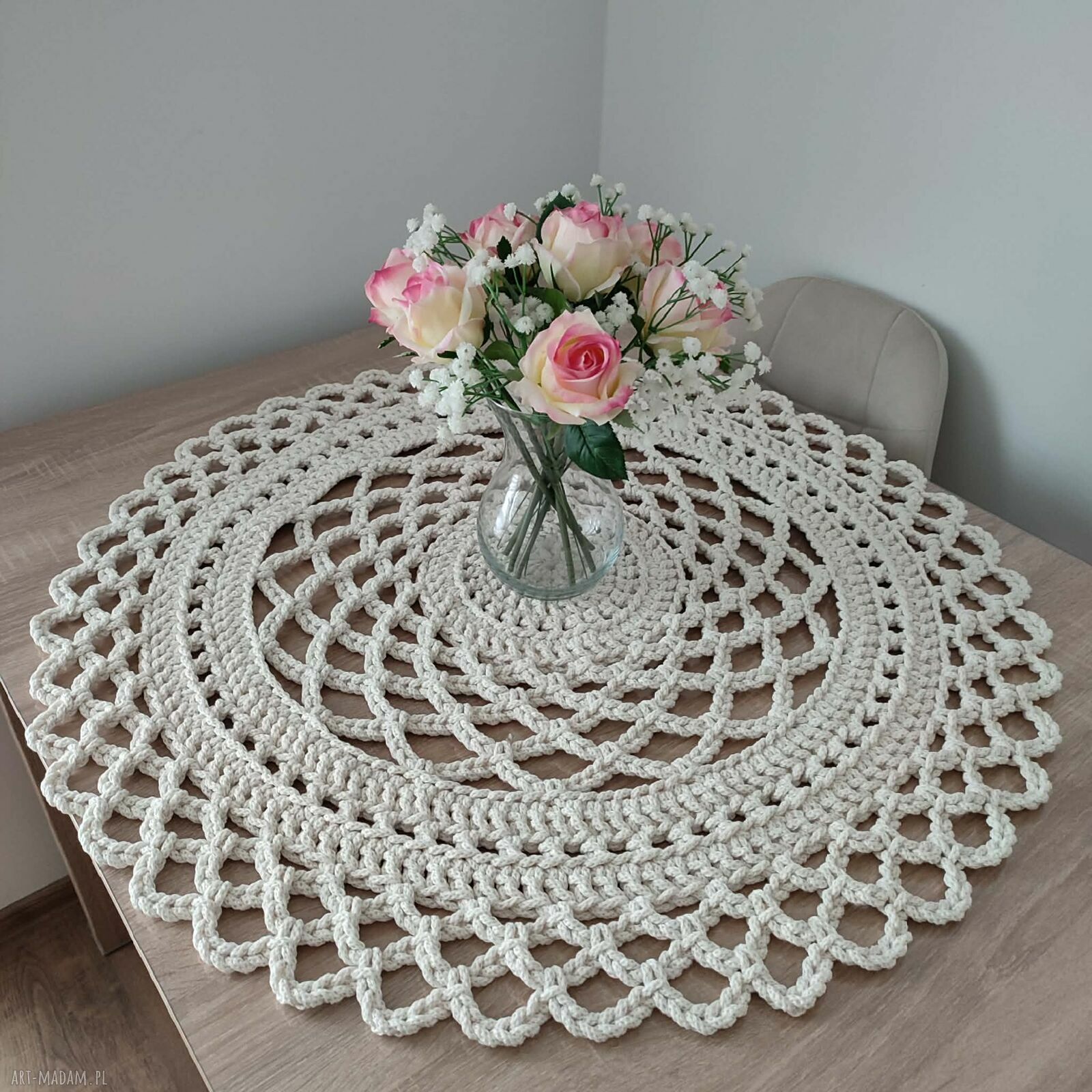 Okrągła serweta szydełkowa ze sznurka bawełnianego 80 cm - handmade