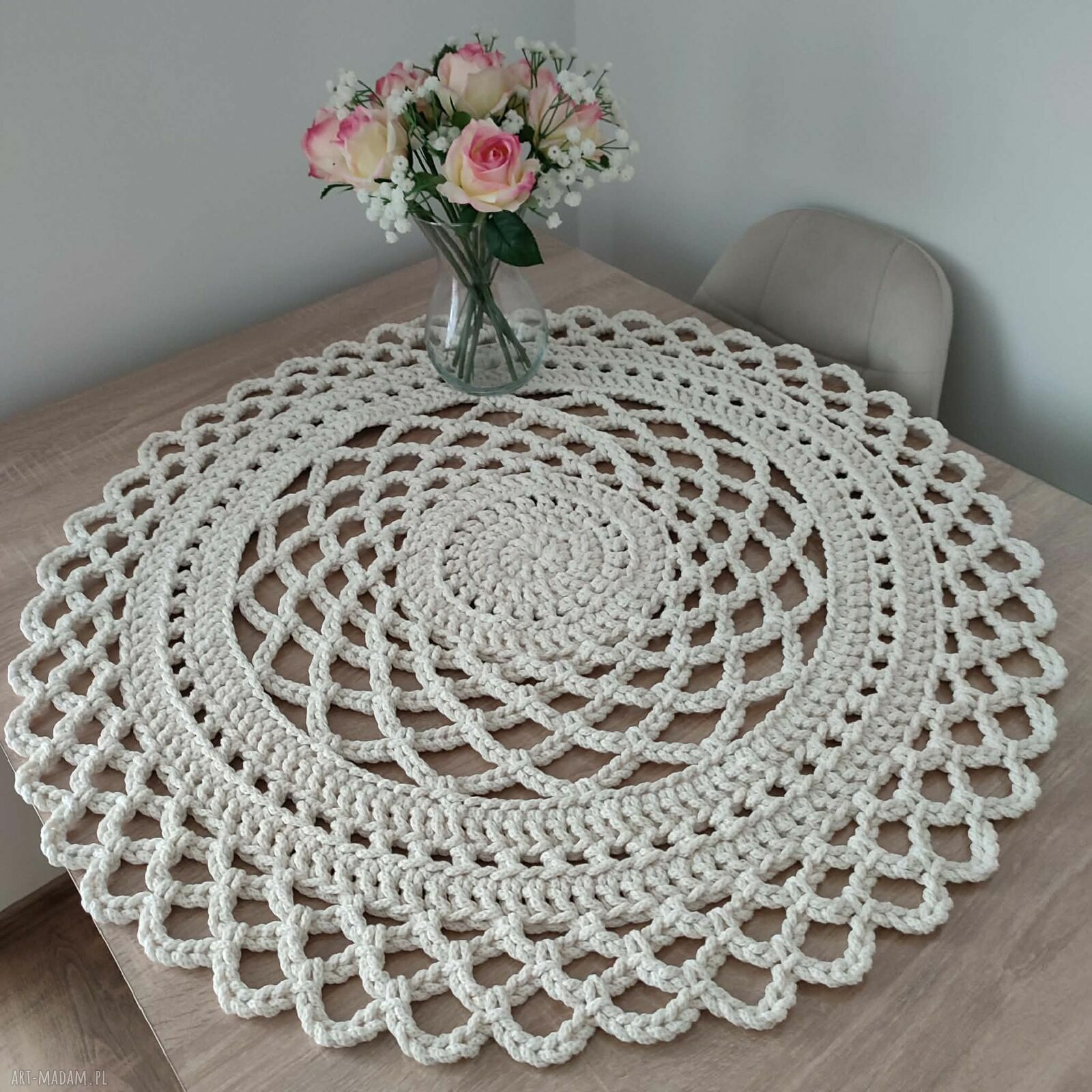 Okrągła serweta szydełkowa ze sznurka bawełnianego 80 cm - handmade