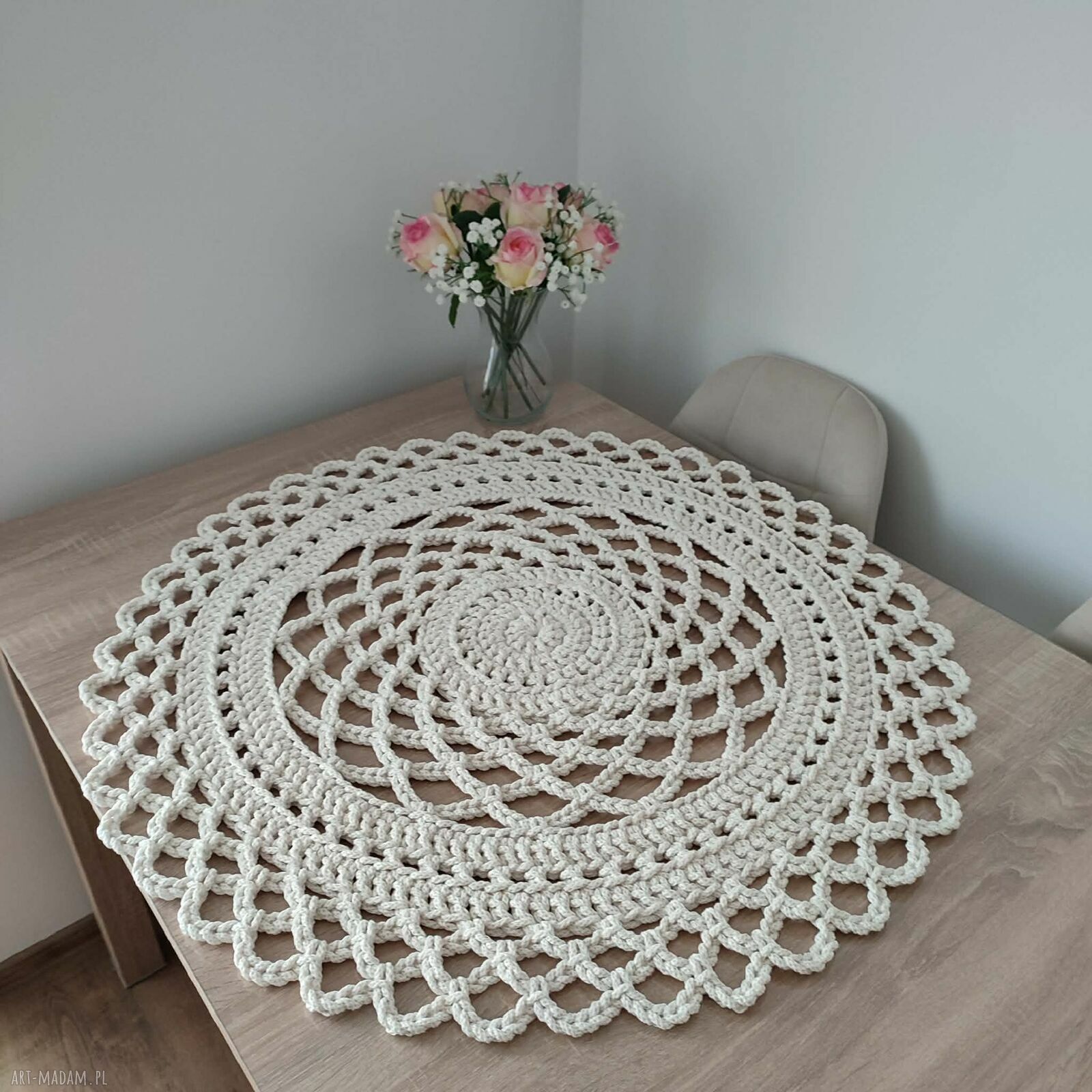 Okrągła serweta szydełkowa ze sznurka bawełnianego 80 cm - handmade