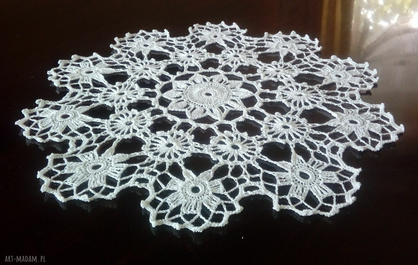 Serwetka Koniakowska - biała koronka ręcznie robiona, 29 cm