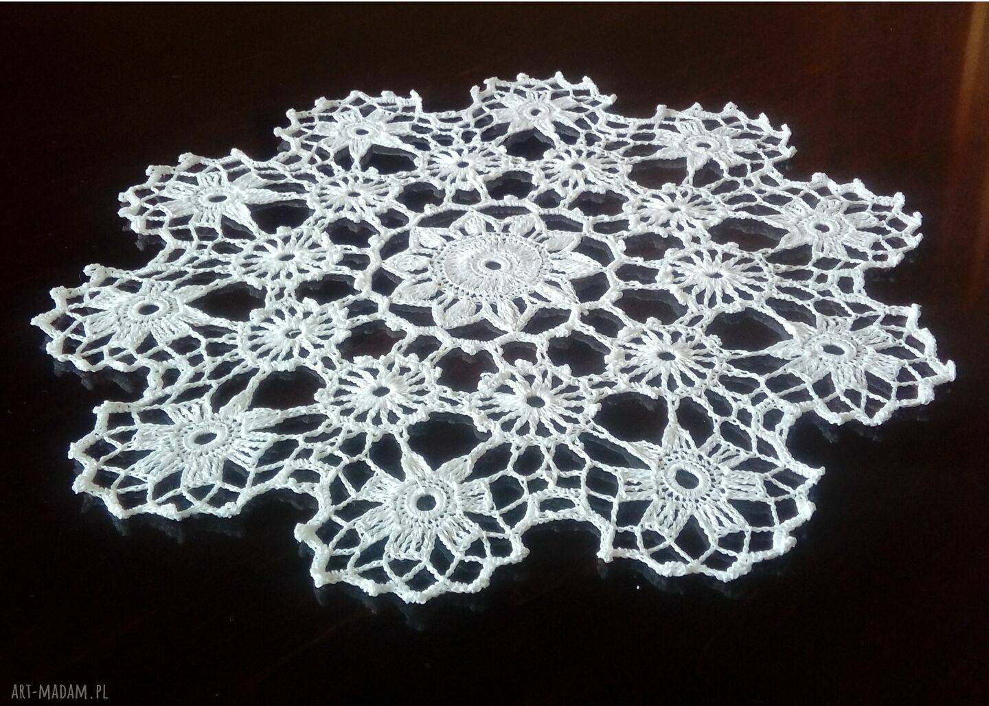 Serwetka Koniakowska - biała koronka ręcznie robiona, 29 cm