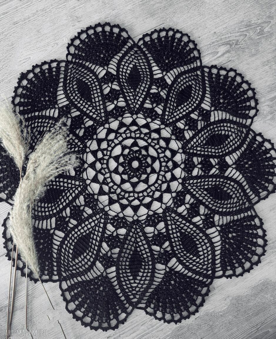 Czarna serwetka na szydełku - Sznurkowelove - ok. 85 cm