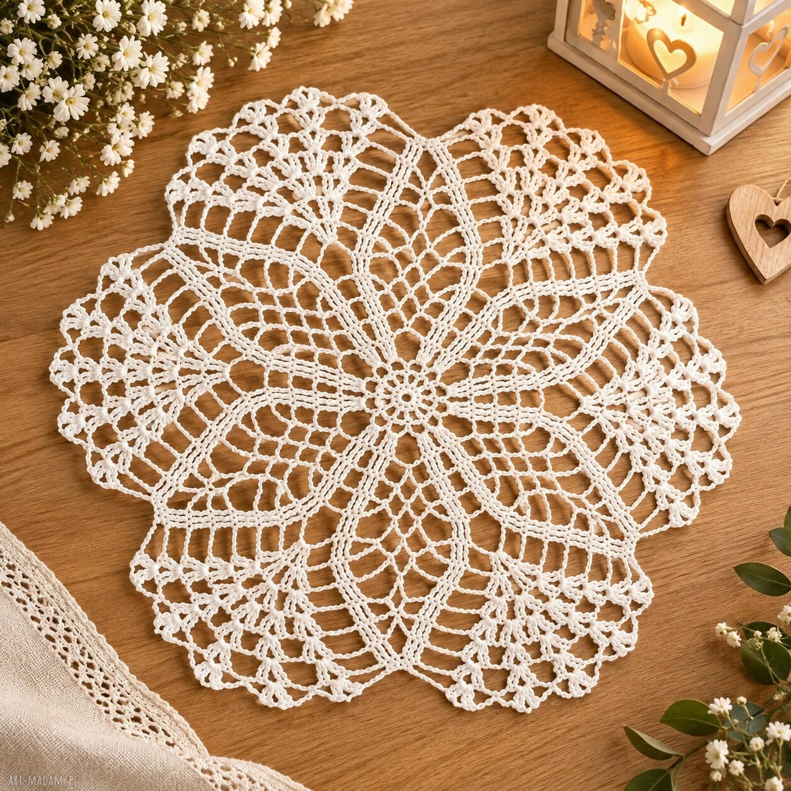 Biała serwetka szydełkowa 33 cm - dekoracja stołu