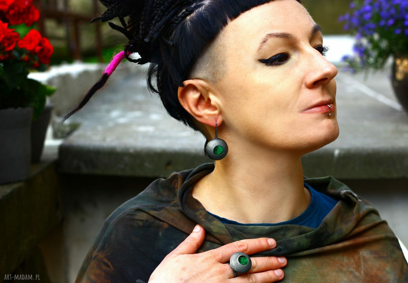 Duże awangardowe kolczyki Shambala w butelkowej zieleni - oksydowane wiszące