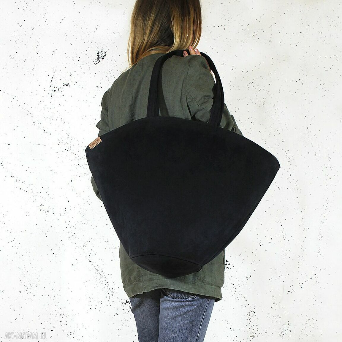 Shelly Bag czarna torba w kształcie koszyka vegan na ramię - pojemna do pracy