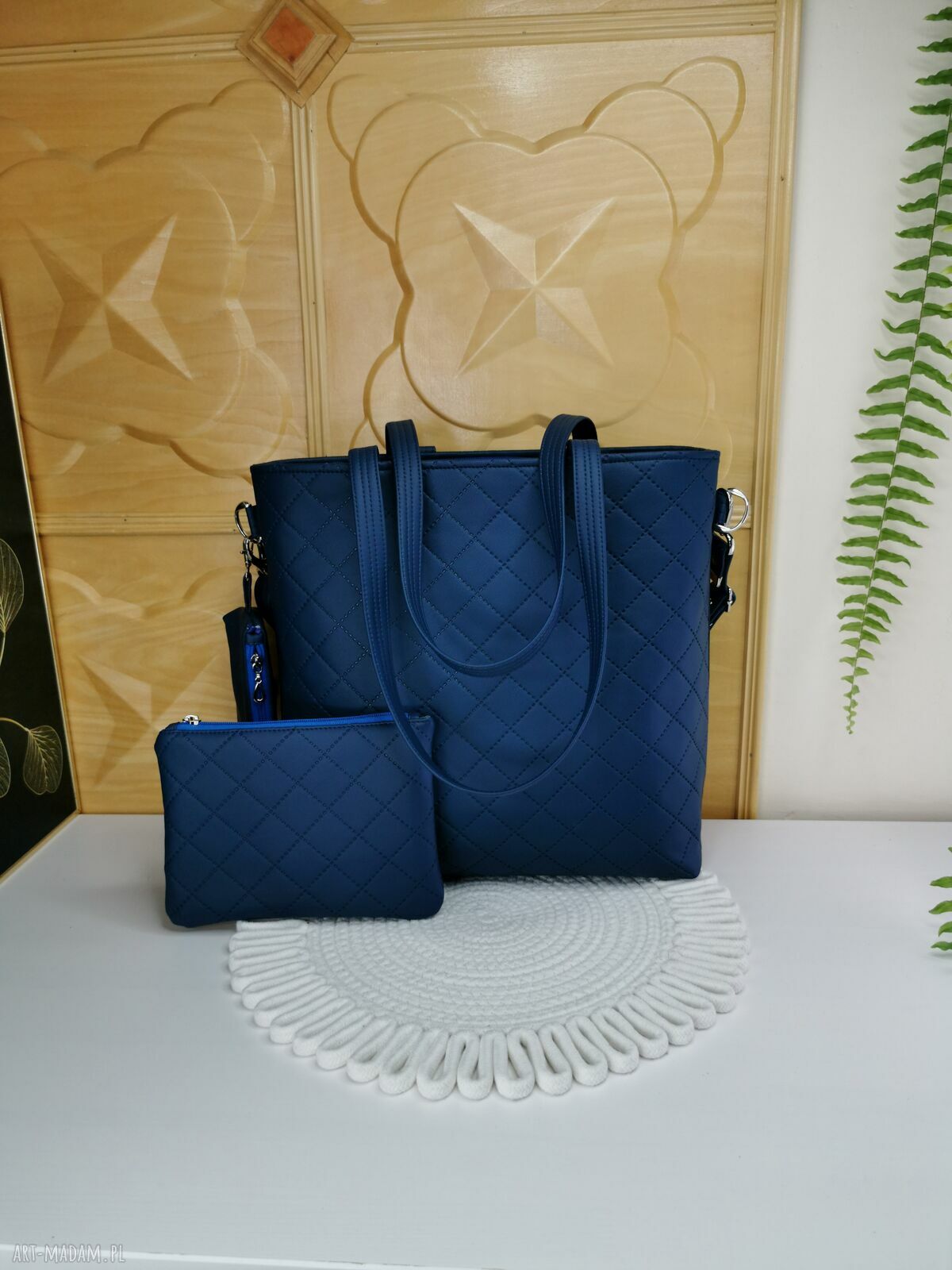 Pojemna torebka shopper w kwiaty z kosmetyczką i dopinanym portfelikiem
