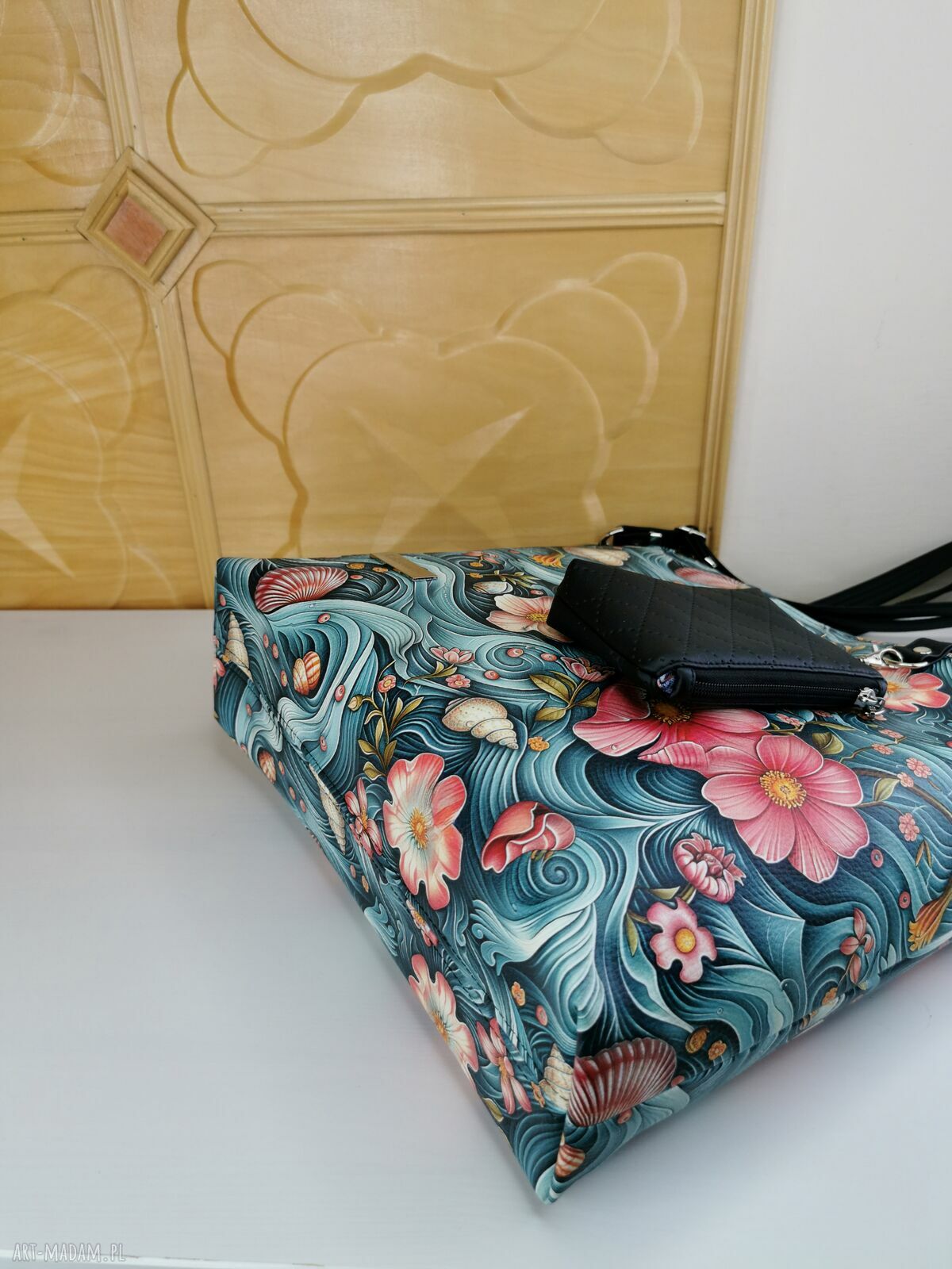 Torebka shopper na ramię z kosmetyczką i portfelikiem - muszle