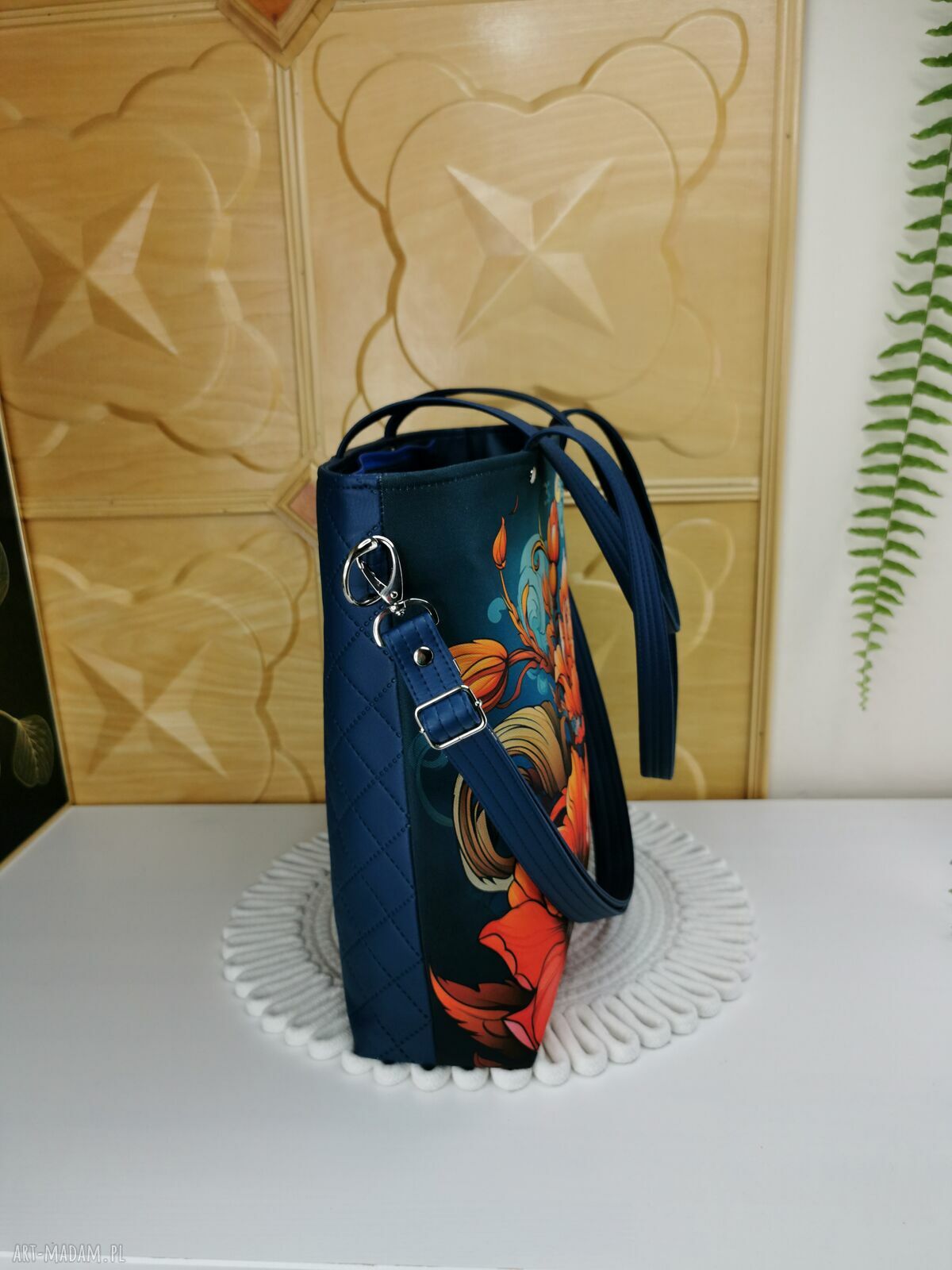 Pojemna torebka shopper w kwiaty z kosmetyczką i dopinanym portfelikiem