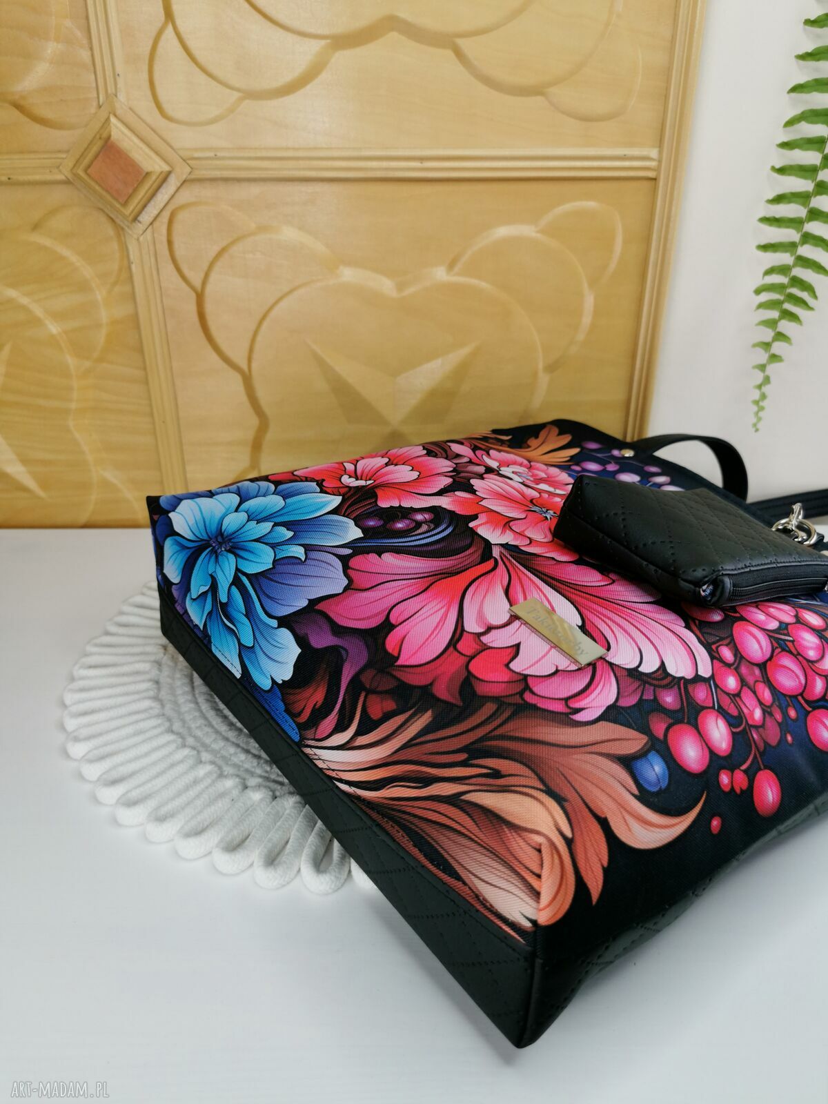 Pojemna torebka shopper na ramię w kwiaty z kosmetyczką